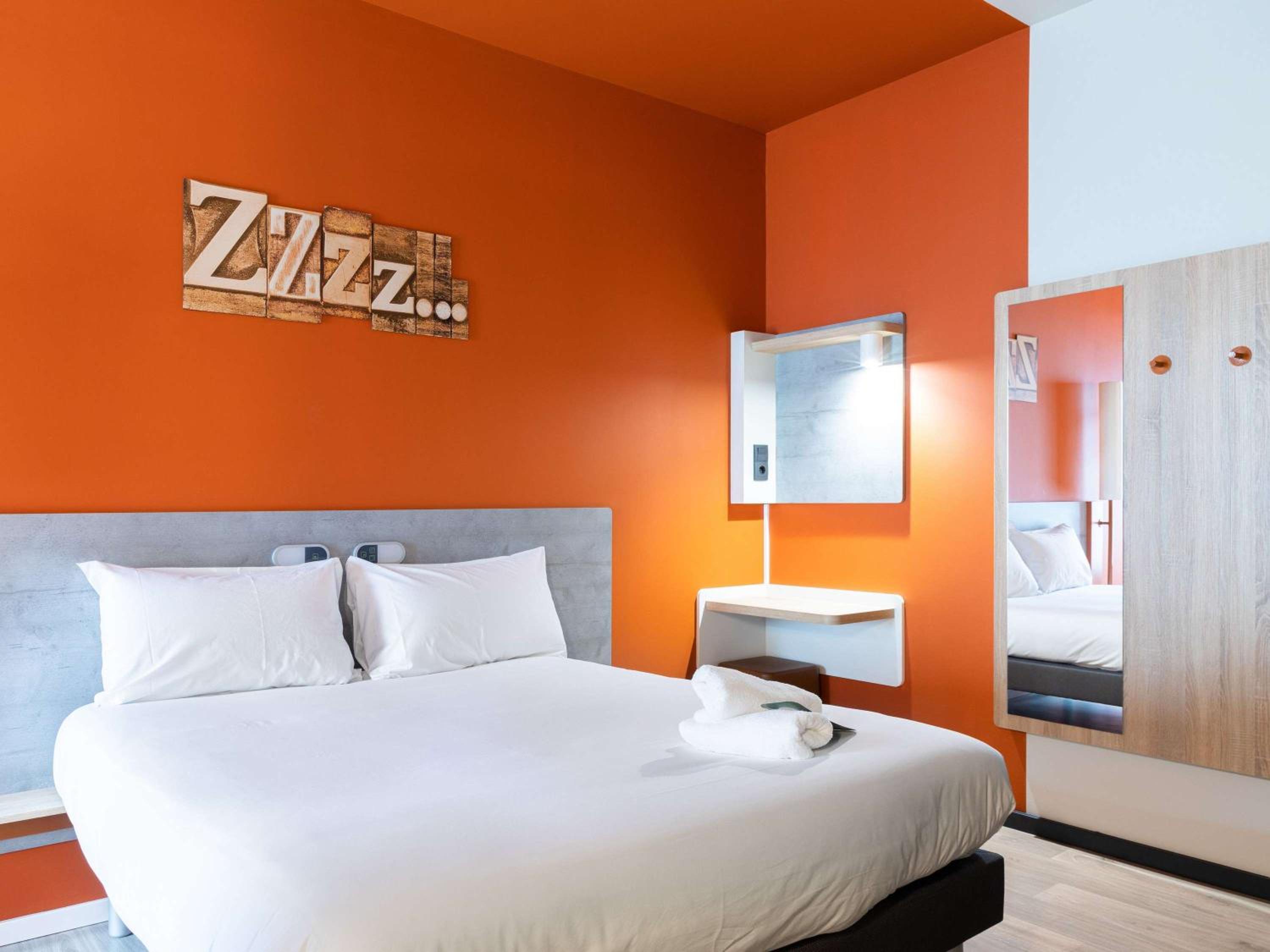 Standard Double Room - Photo 5
