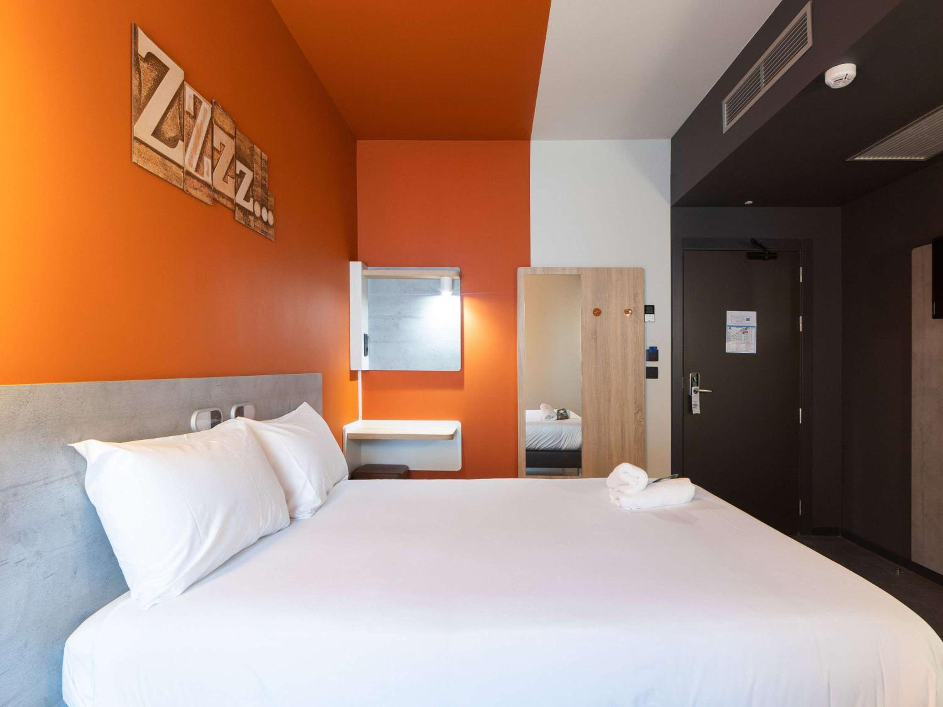 Standard Double Room - Photo 6