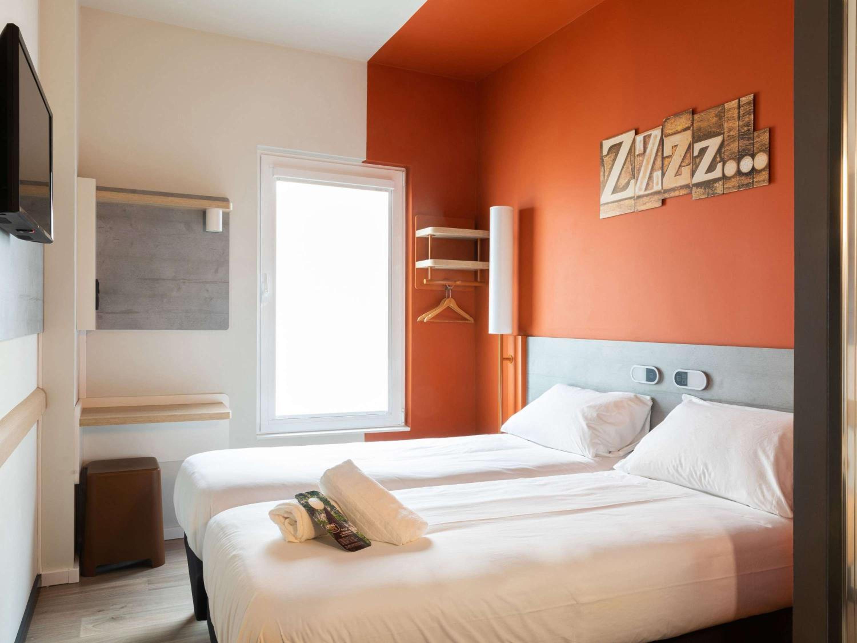 Standard Twin Room - Photo 6