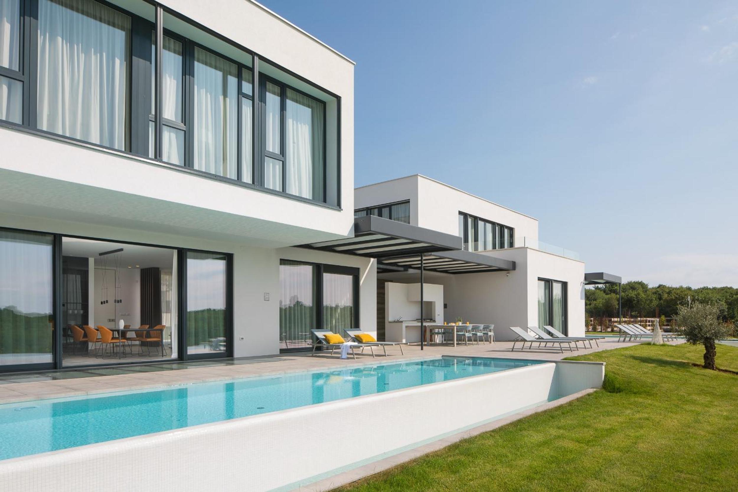 Six-Bedroom Villa  photo 3
