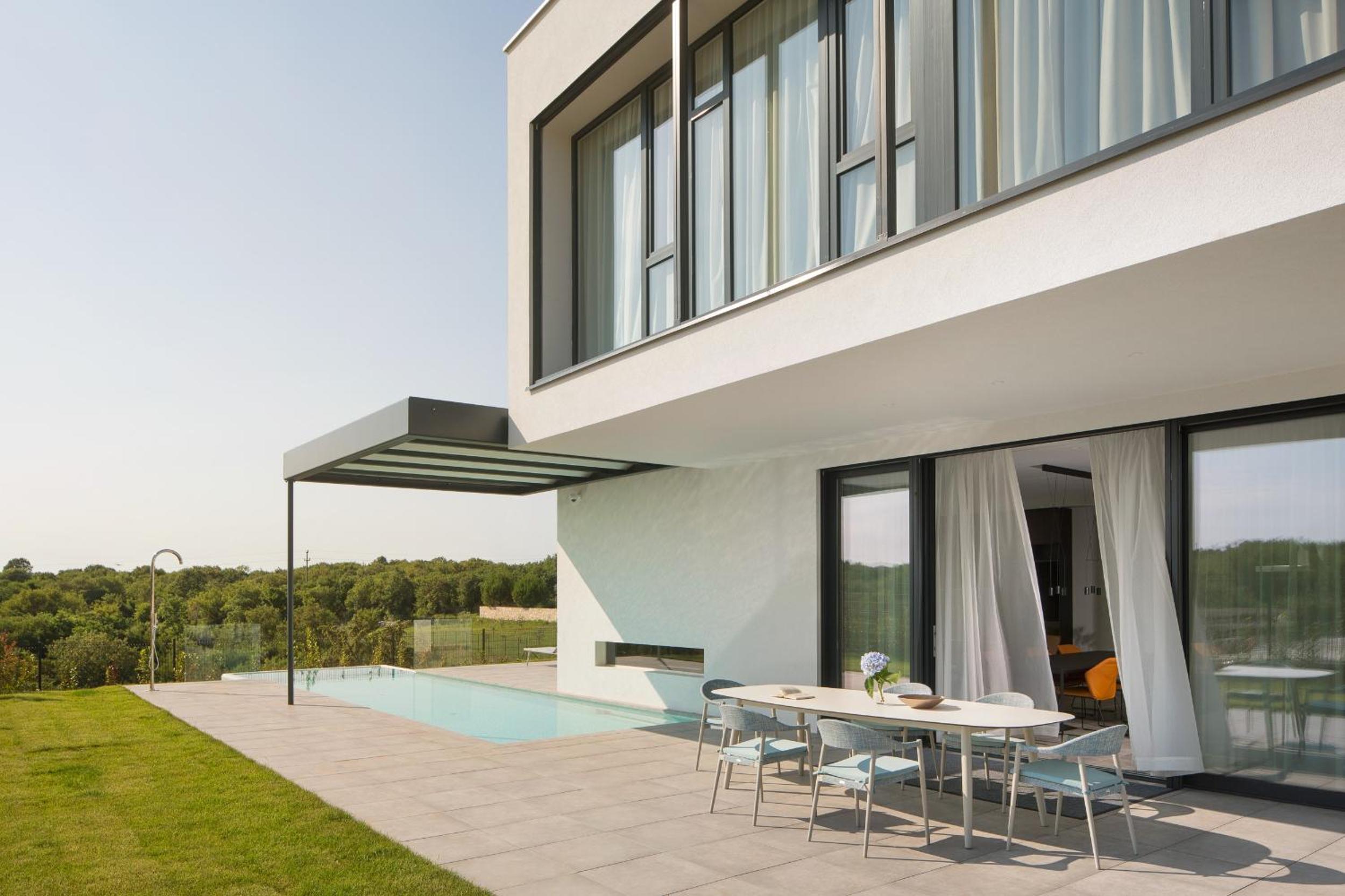 Six-Bedroom Villa  photo 2