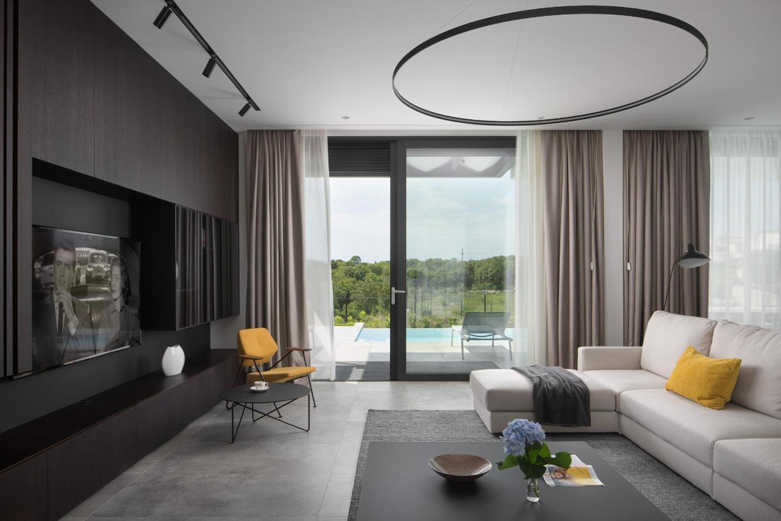 Six-Bedroom Villa  photo 1