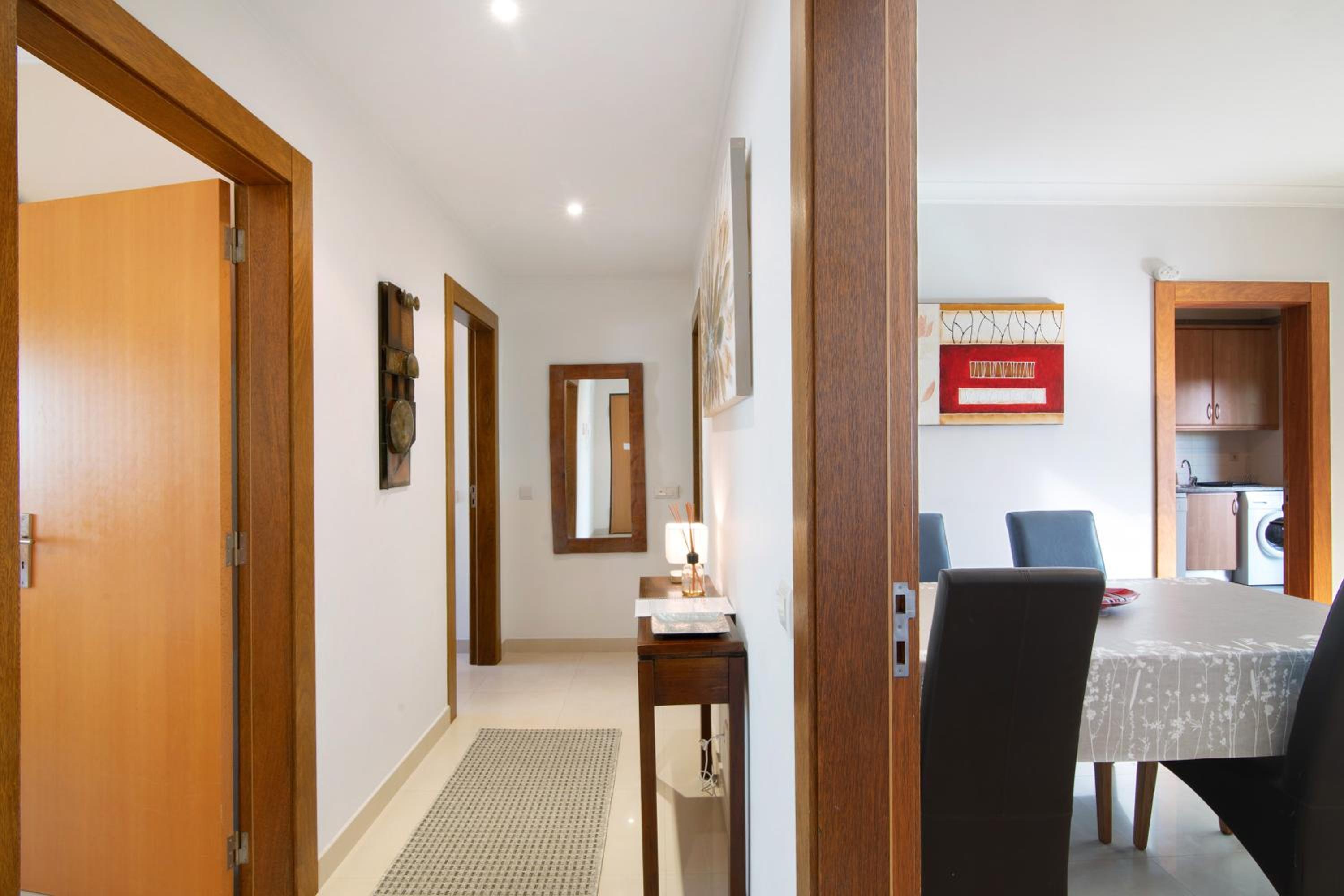 Two-Bedroom Deluxe Apartment with Garden View photo 2