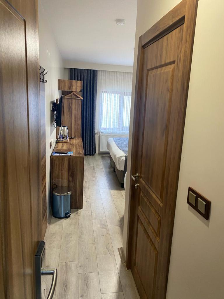 Standard Double Room photo 2