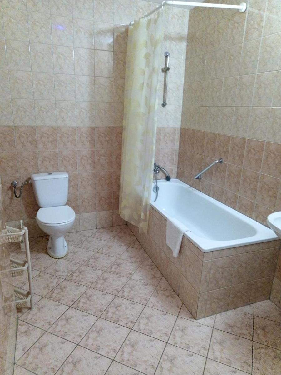 Double Room with Private Bathroom - Photo 3