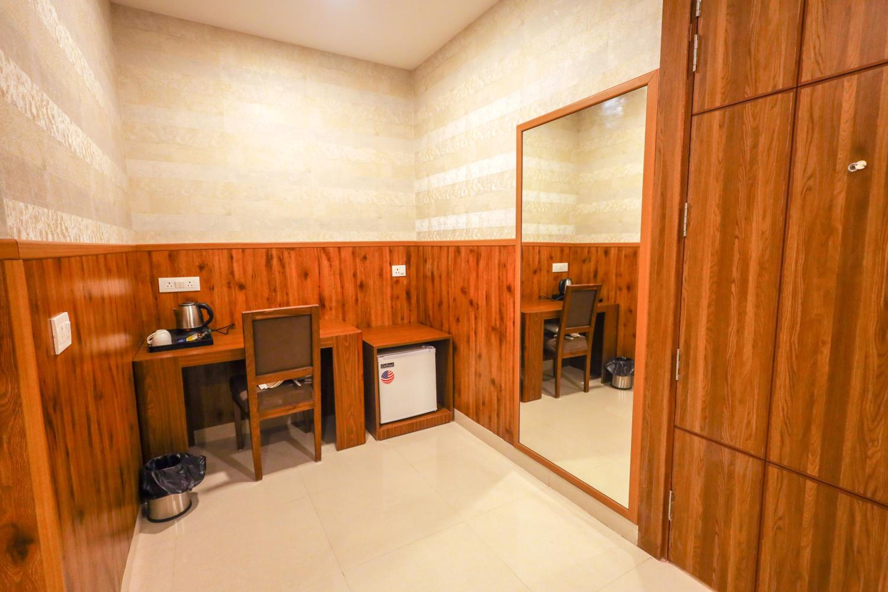 Deluxe Room - Photo 10