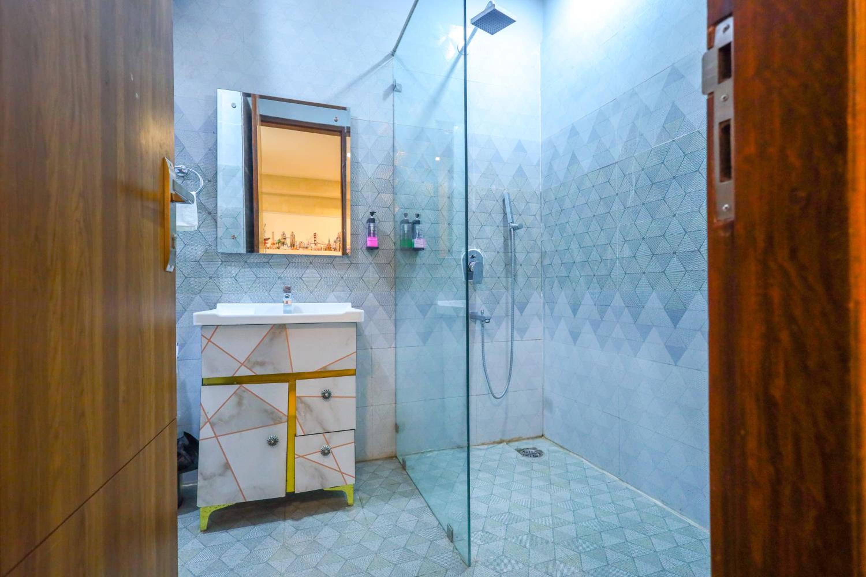Deluxe Room - Photo 12