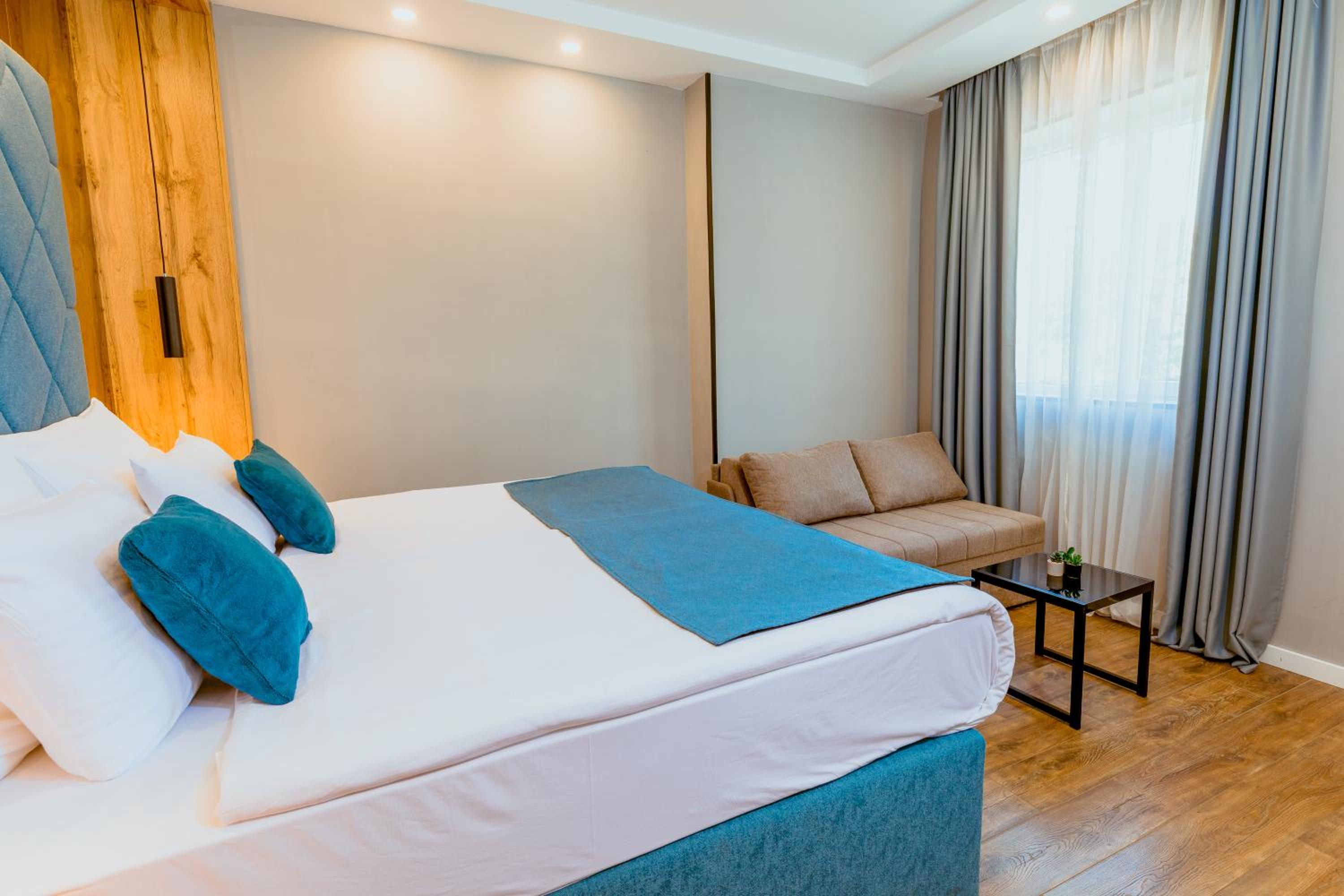 Superior Double or Twin Room - Photo 8