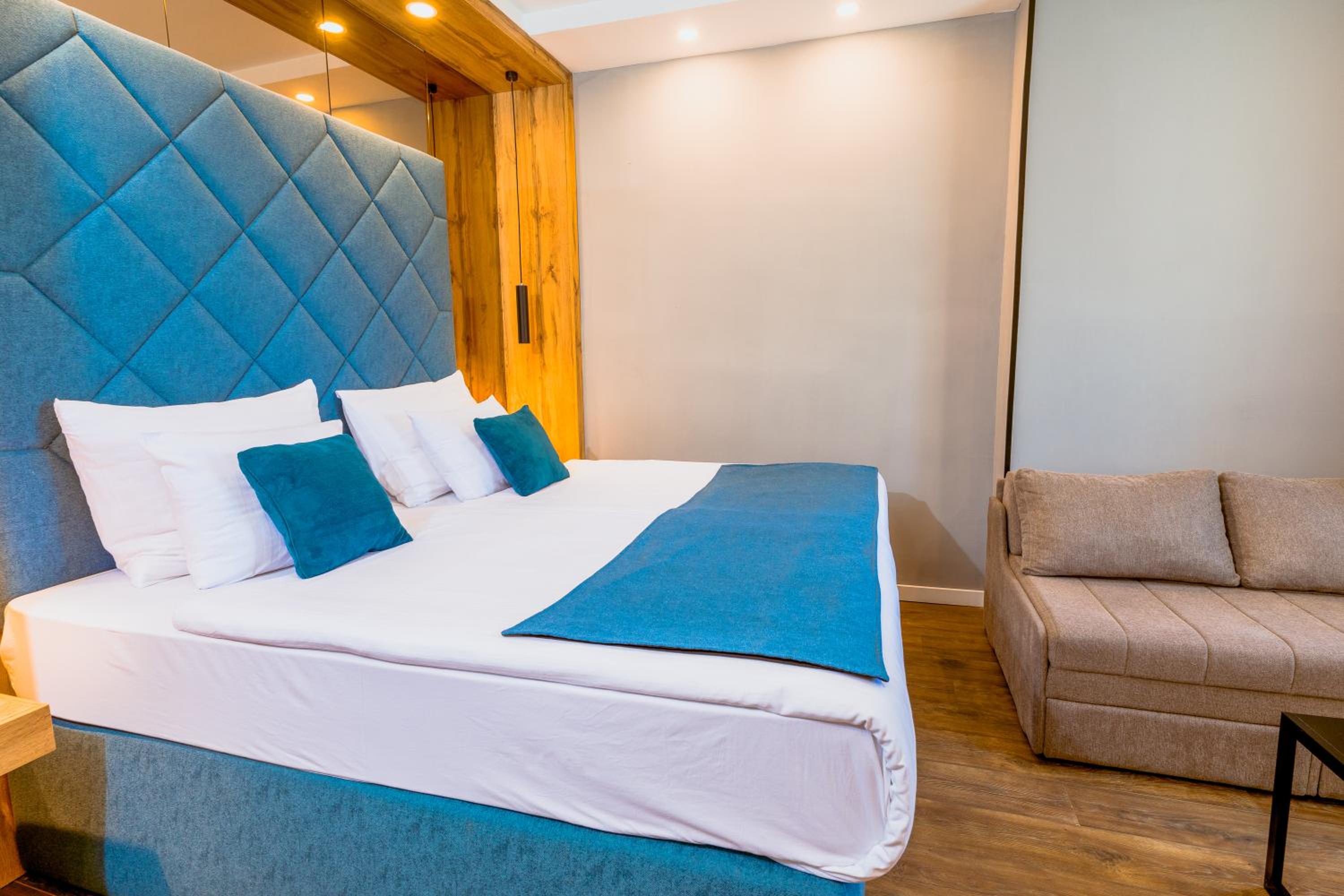 Superior Double or Twin Room - Photo 9