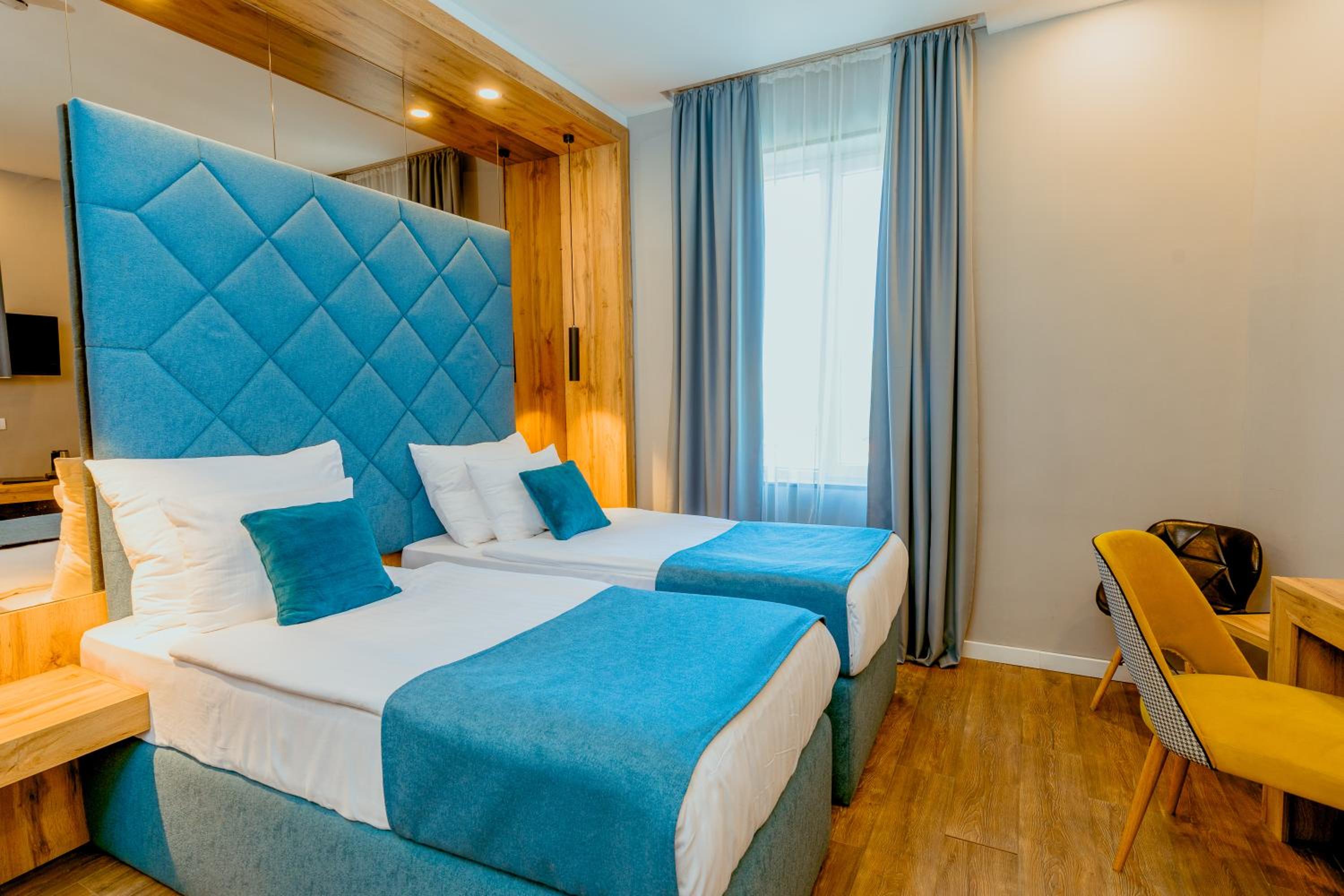 Standard Double or Twin Room - Photo 8