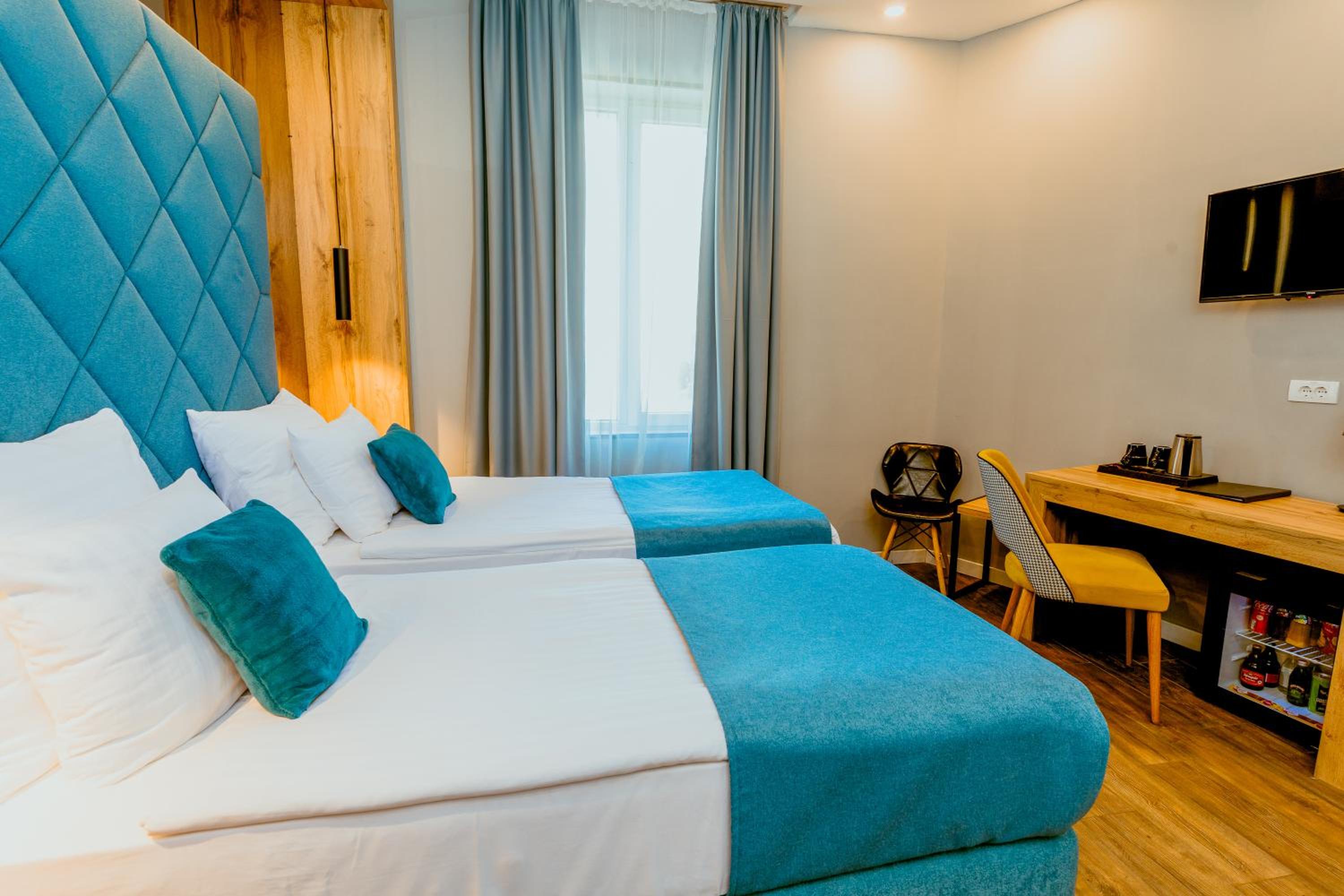 Standard Double or Twin Room - Photo 7