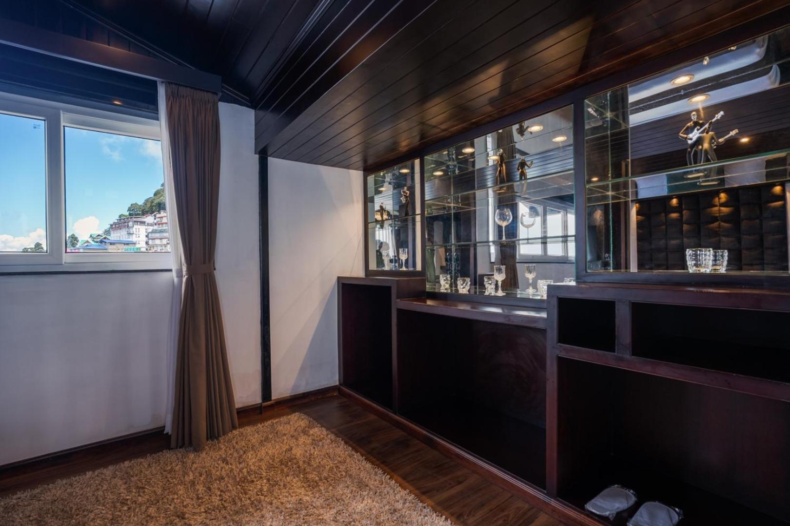 Executive Suite with Jacuzzi - Photo 8