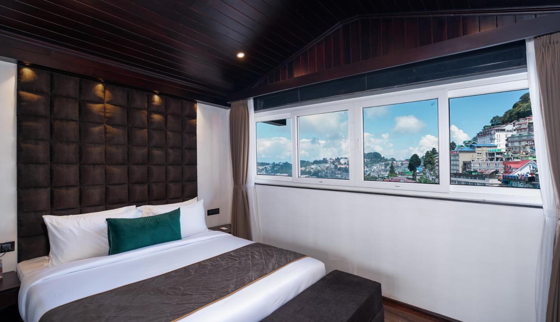 Executive Suite with Jacuzzi - Photo 5