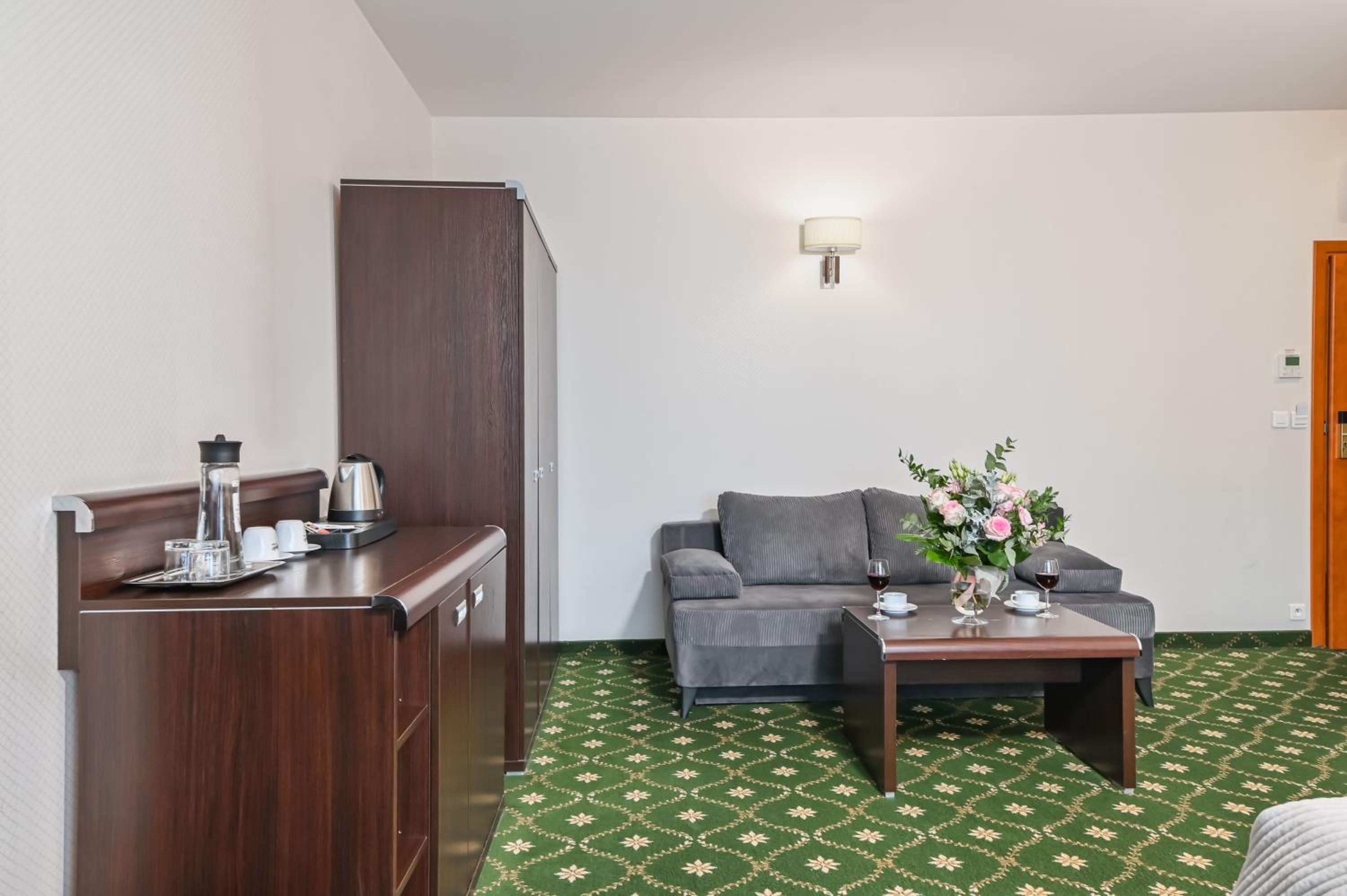 Executive King Room - Non-Smoking - Photo 2