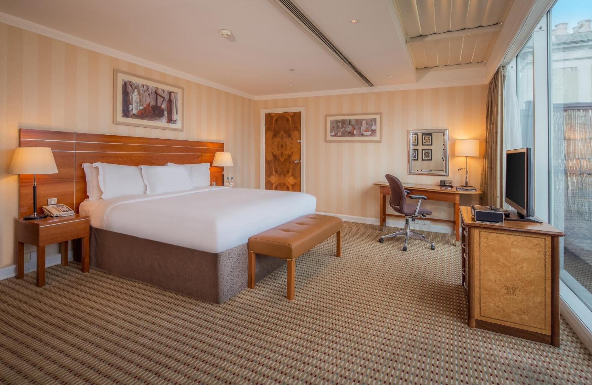 Suite with Terrace thumbnail 6