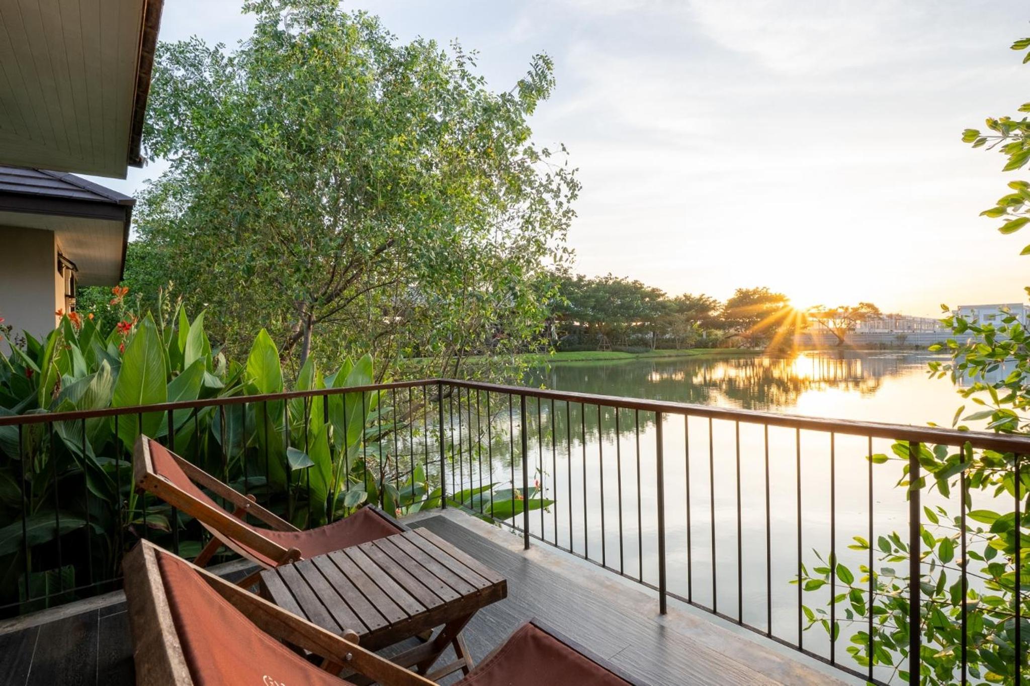  Villa Lake View King Bed - Photo 16