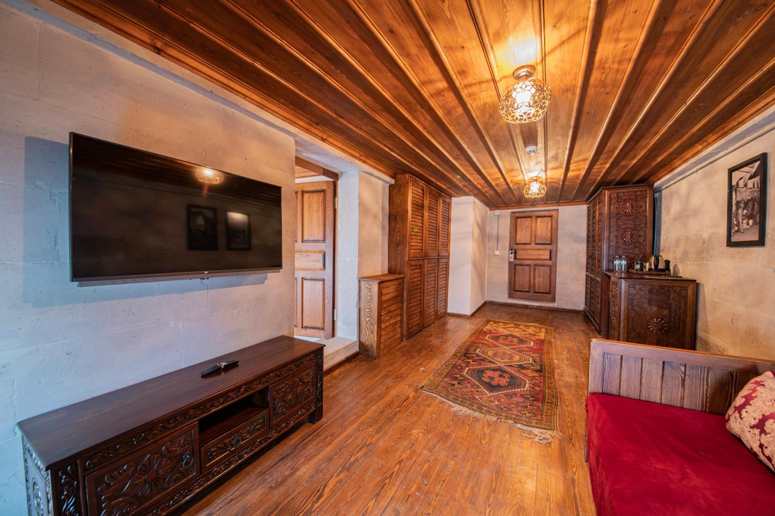 Superior Suite - Photo 2
