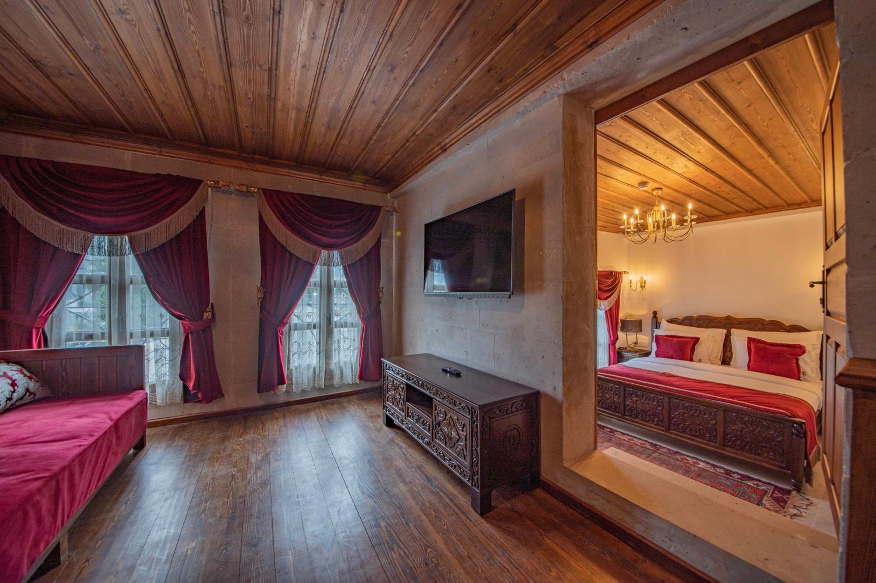 Superior Suite - Photo 3