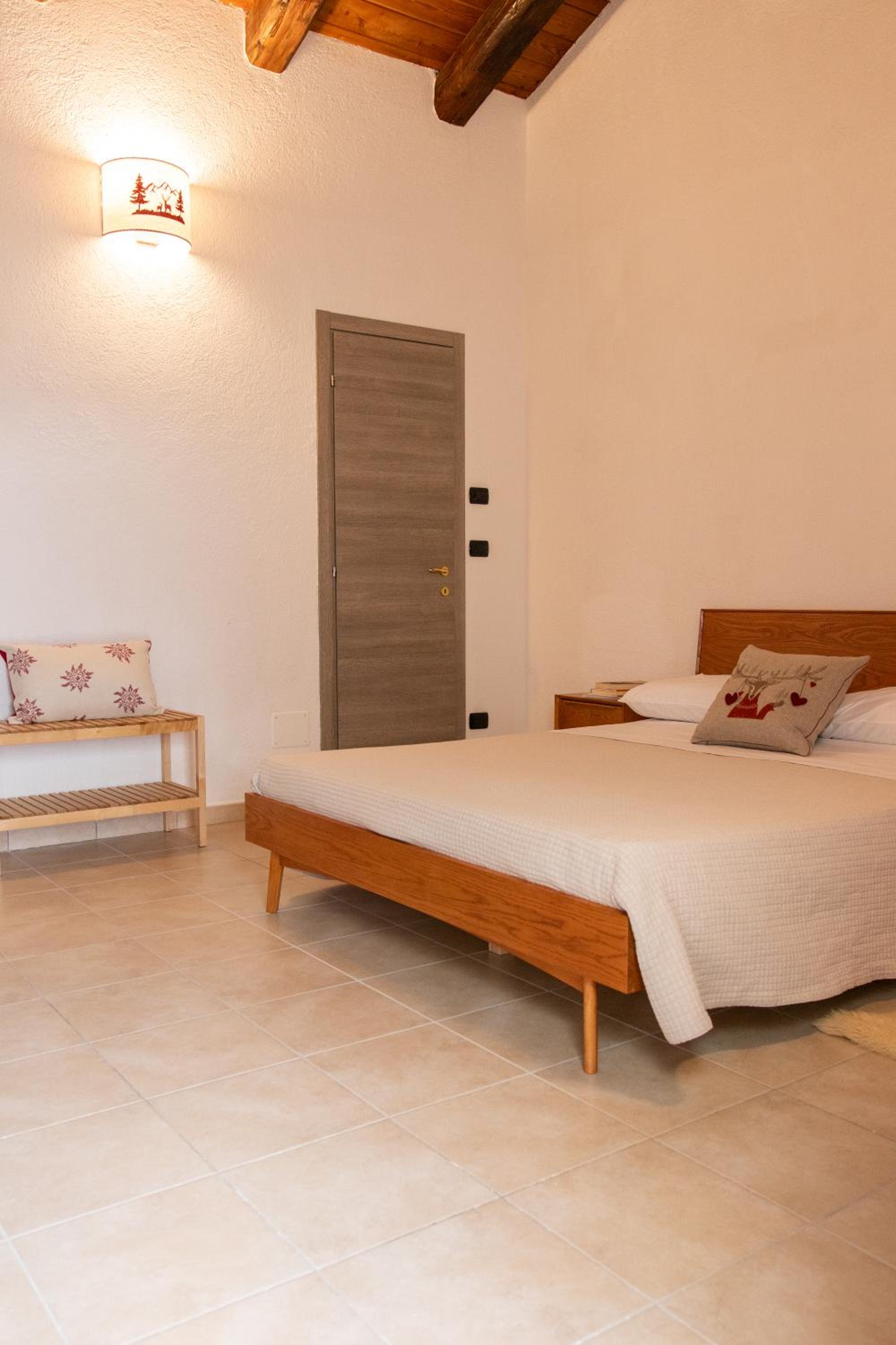 Double Room with Private Bathroom photo 3