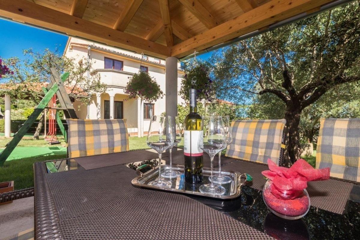 Apartment with Terrace photo 2