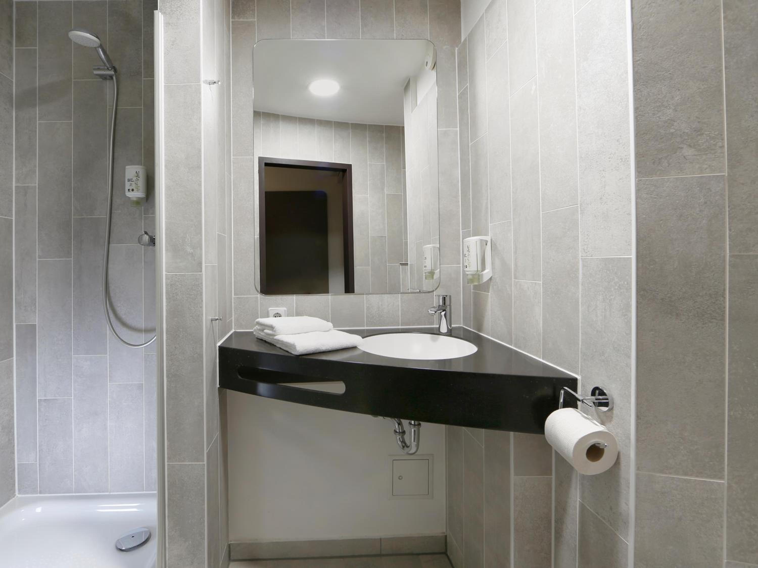 Standard Twin Room - Photo 7