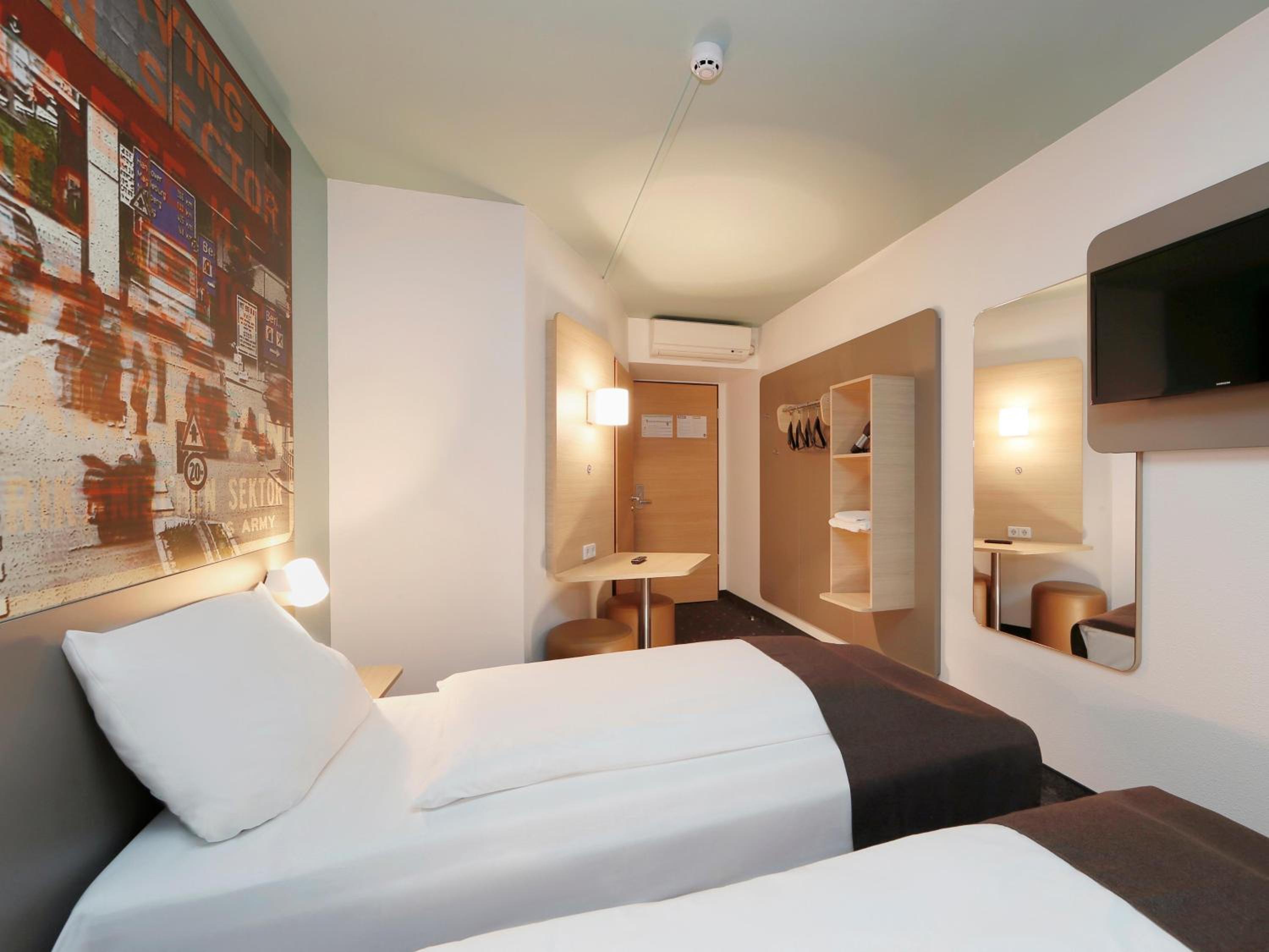 Standard Twin Room - Photo 1