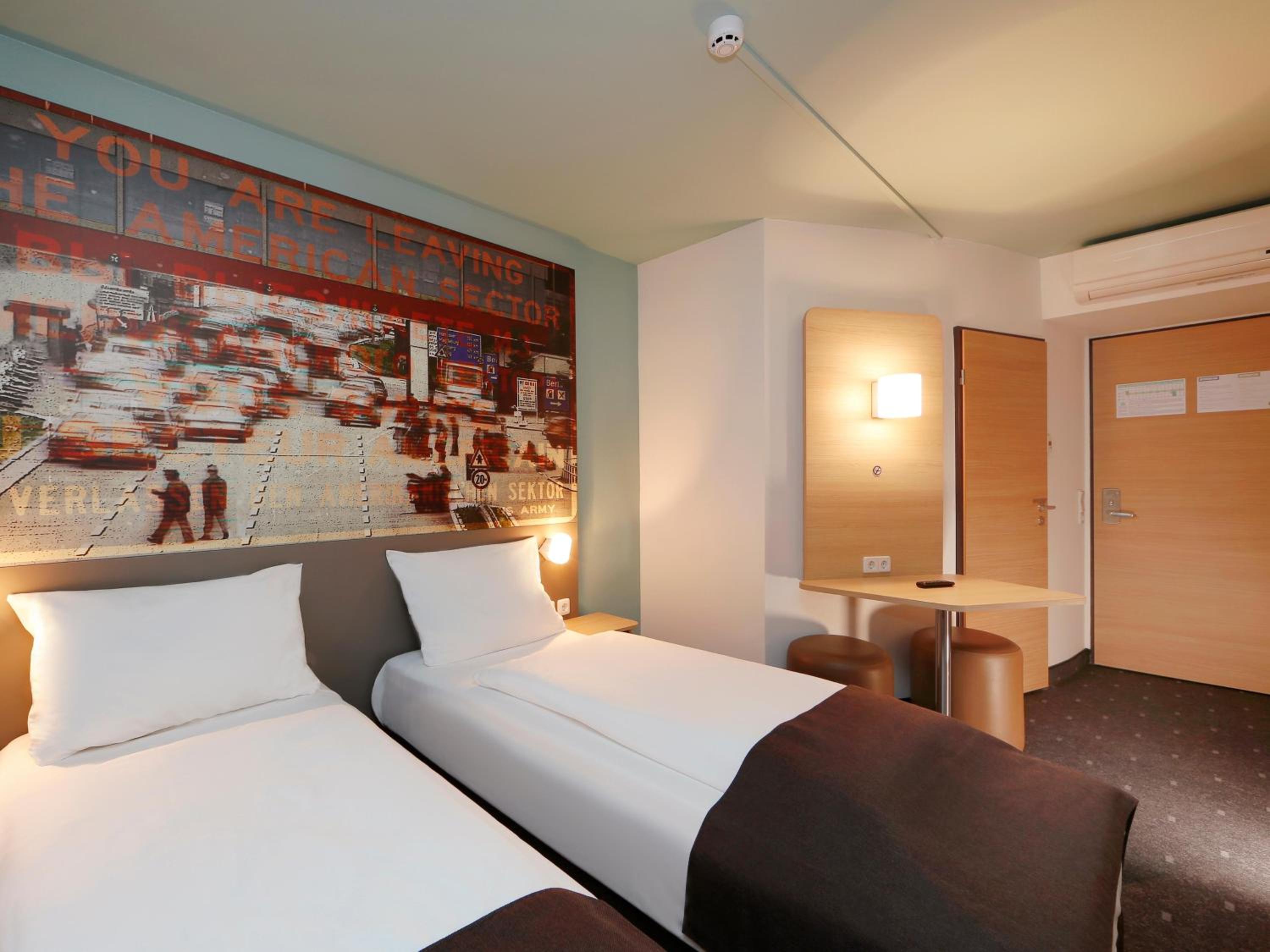 Standard Twin Room - Photo 2
