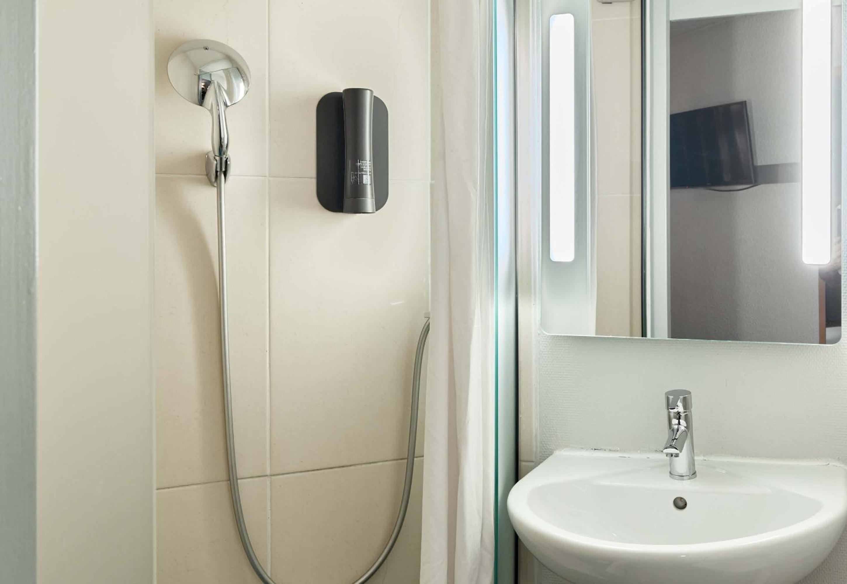 Double Room - Disability Access - Photo 6