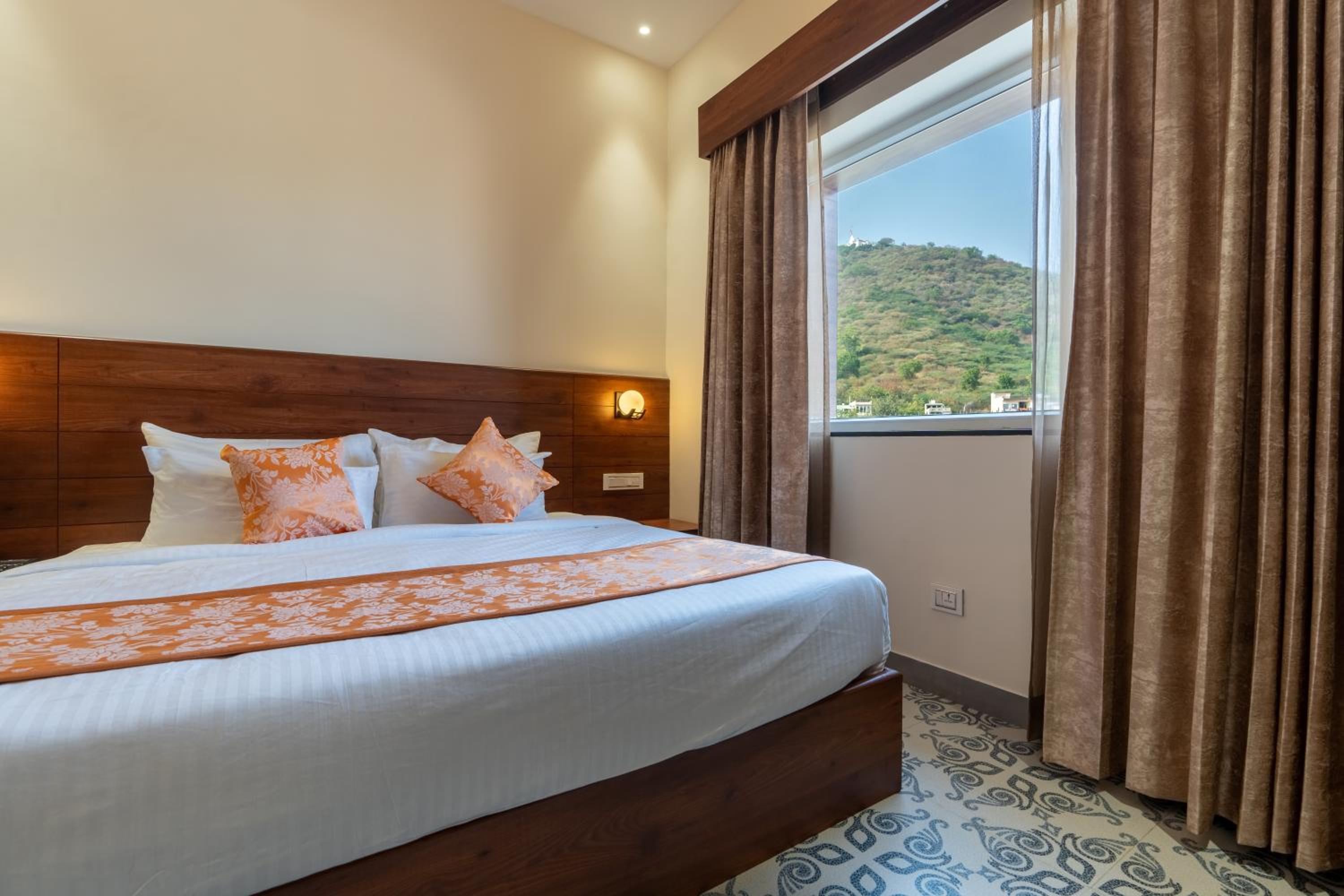 Deluxe Room - Photo 2