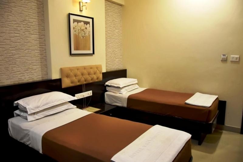 Deluxe Double or Twin Room - Photo 15