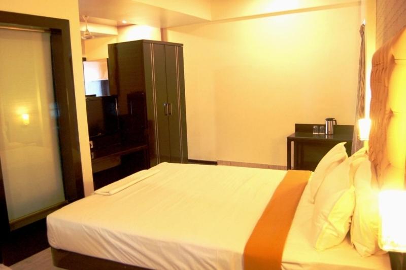 Deluxe Double or Twin Room - Photo 16