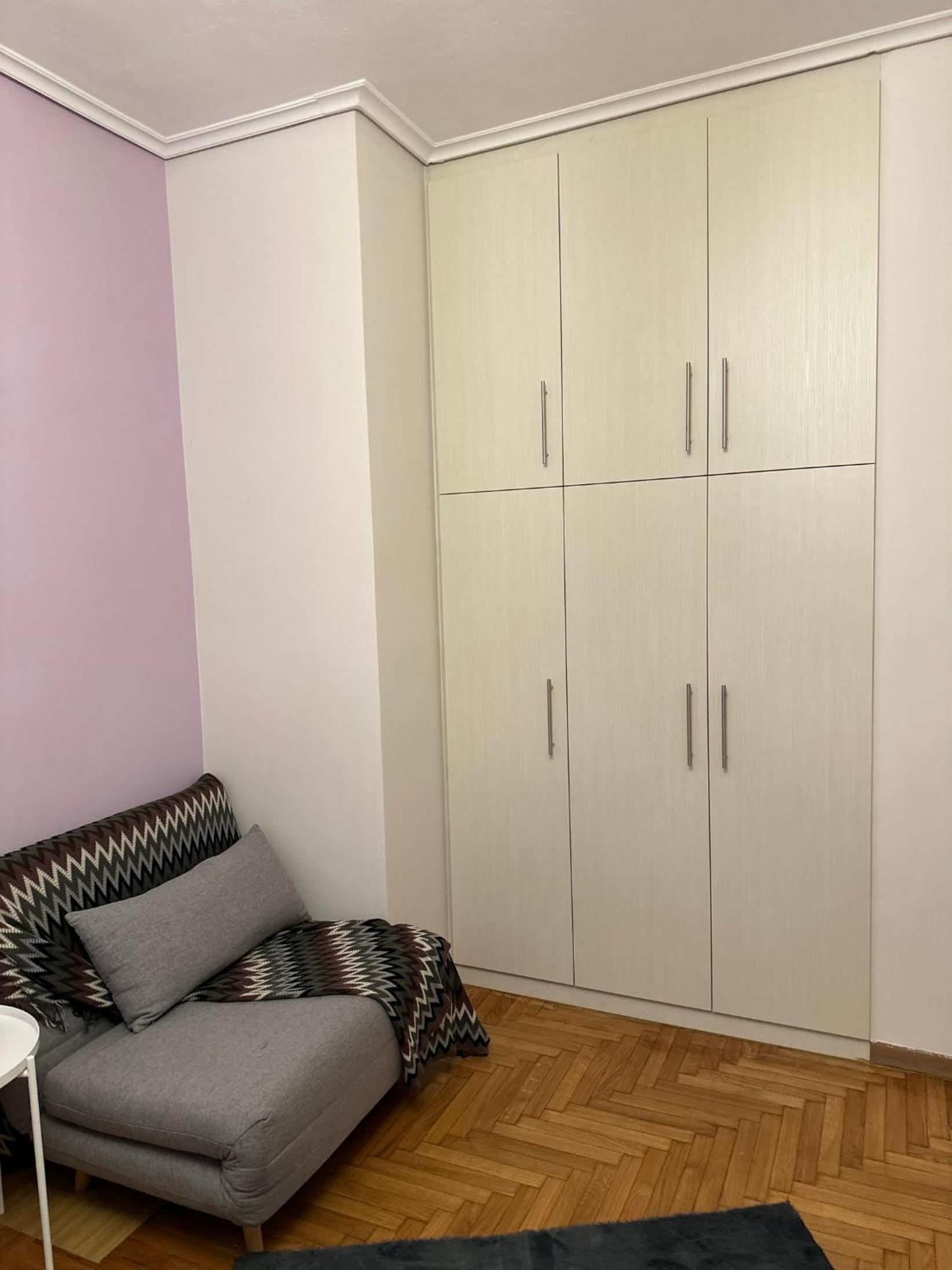 One-Bedroom Apartment photo 3