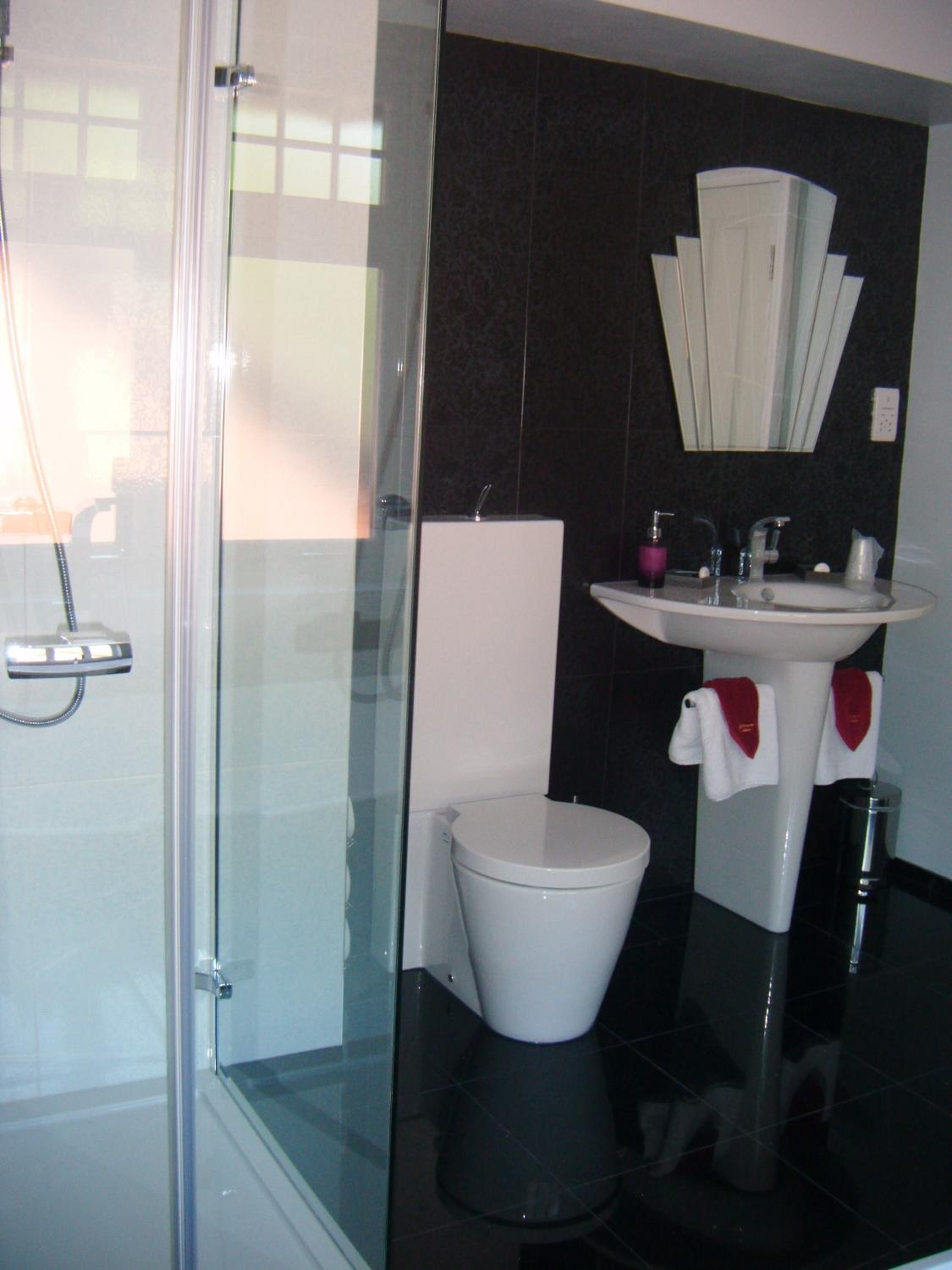 Suite - Photo 10
