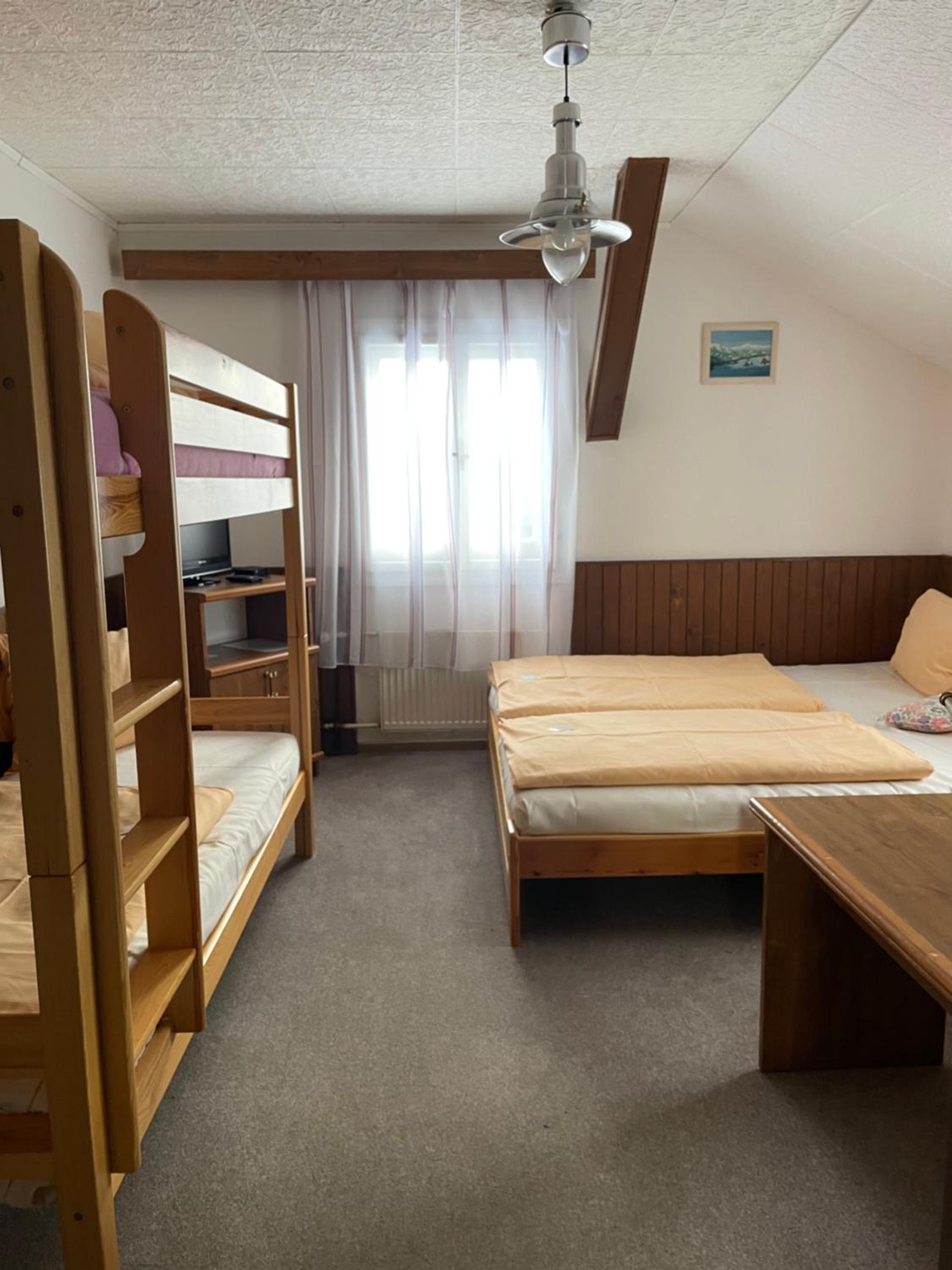 Quadruple Room with Shared Bathroom photo 2