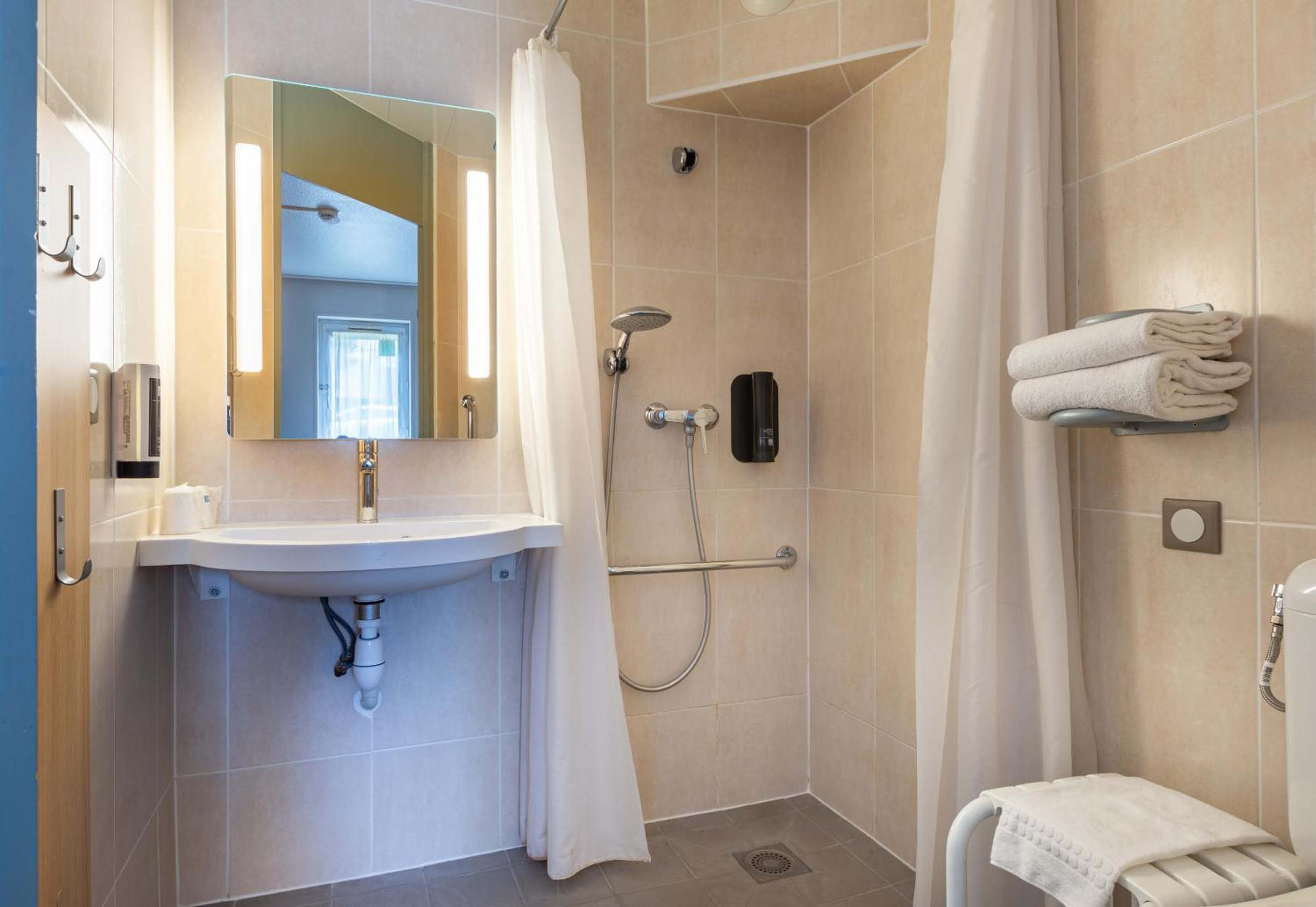 Double Room - Disability Access - Photo 4
