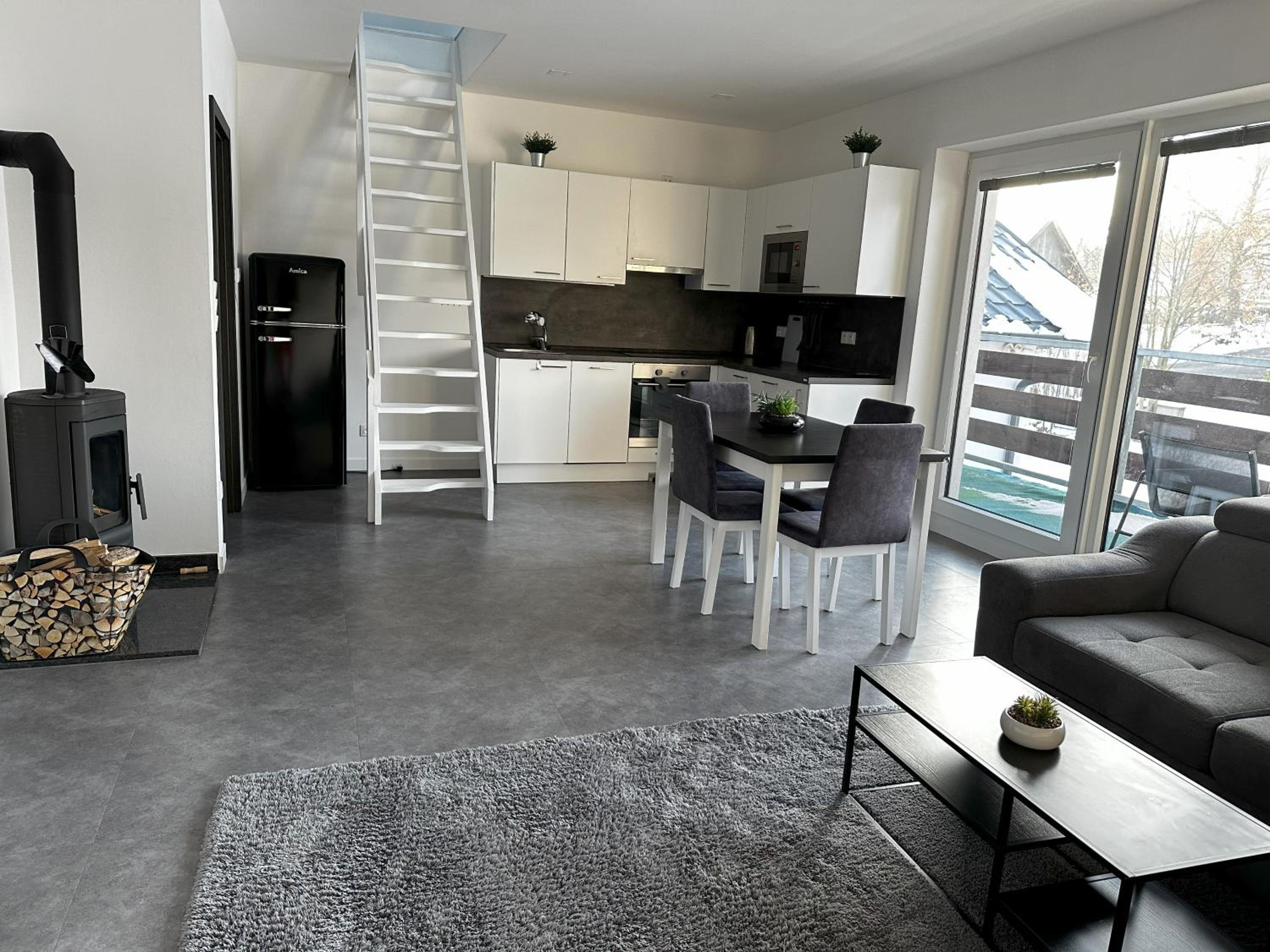 Apartment with Balcony photo 1