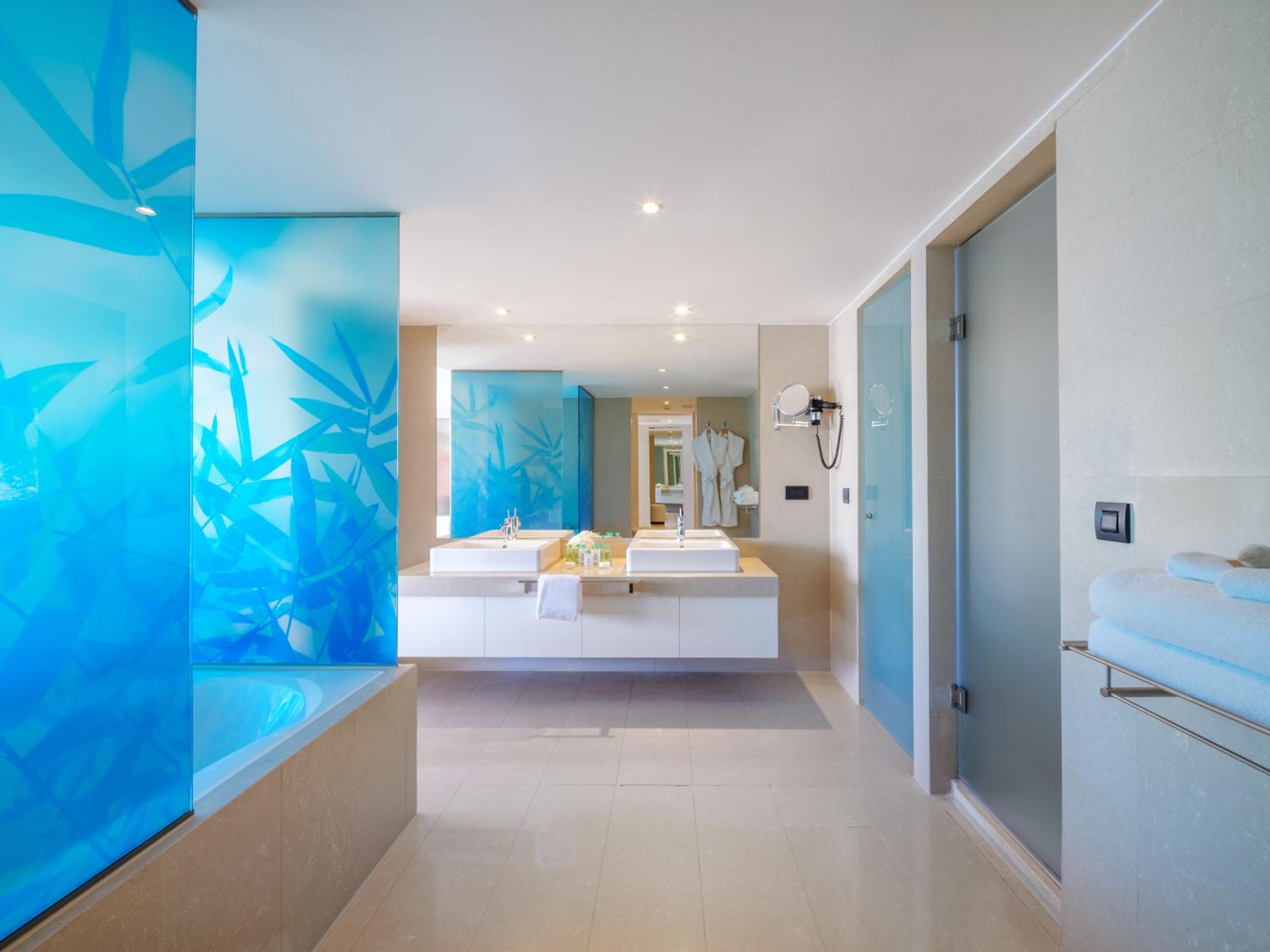 Spa Suite with Balcony and Sea View