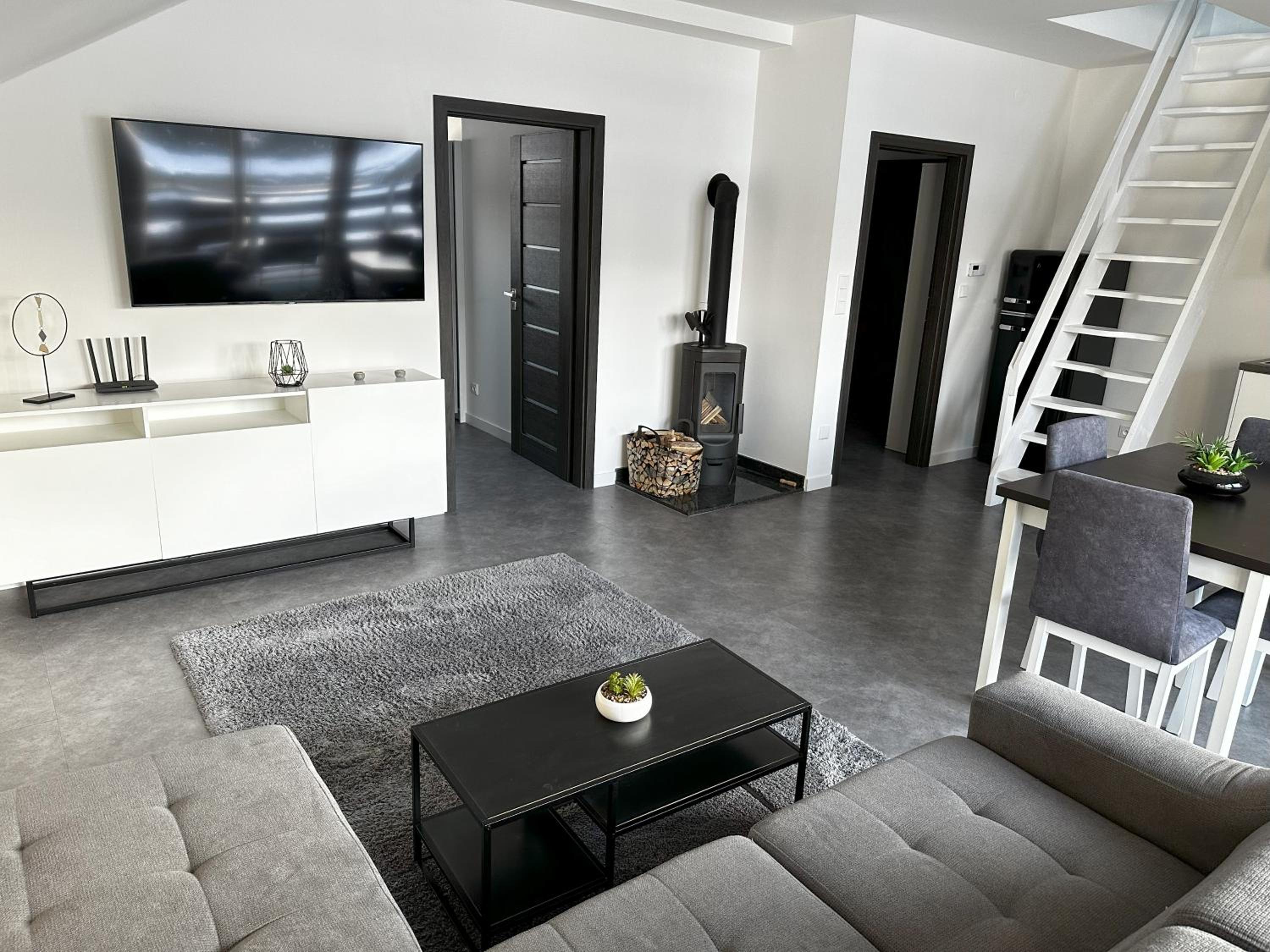Apartment with Balcony photo 2