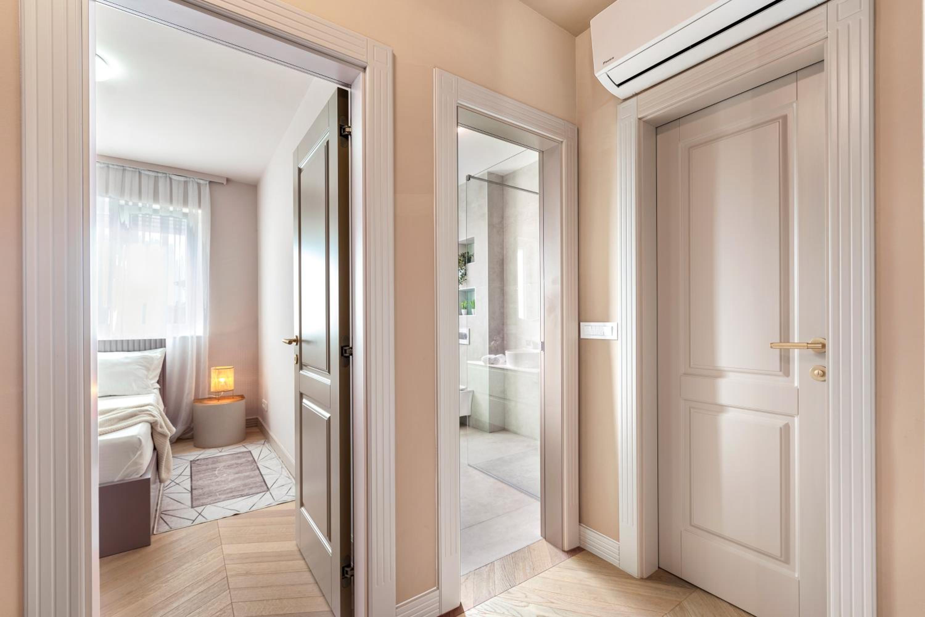 Luxury Apartment photo 3