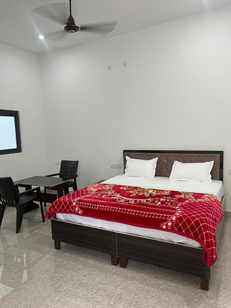 Double Room with Private Bathroom photo 1