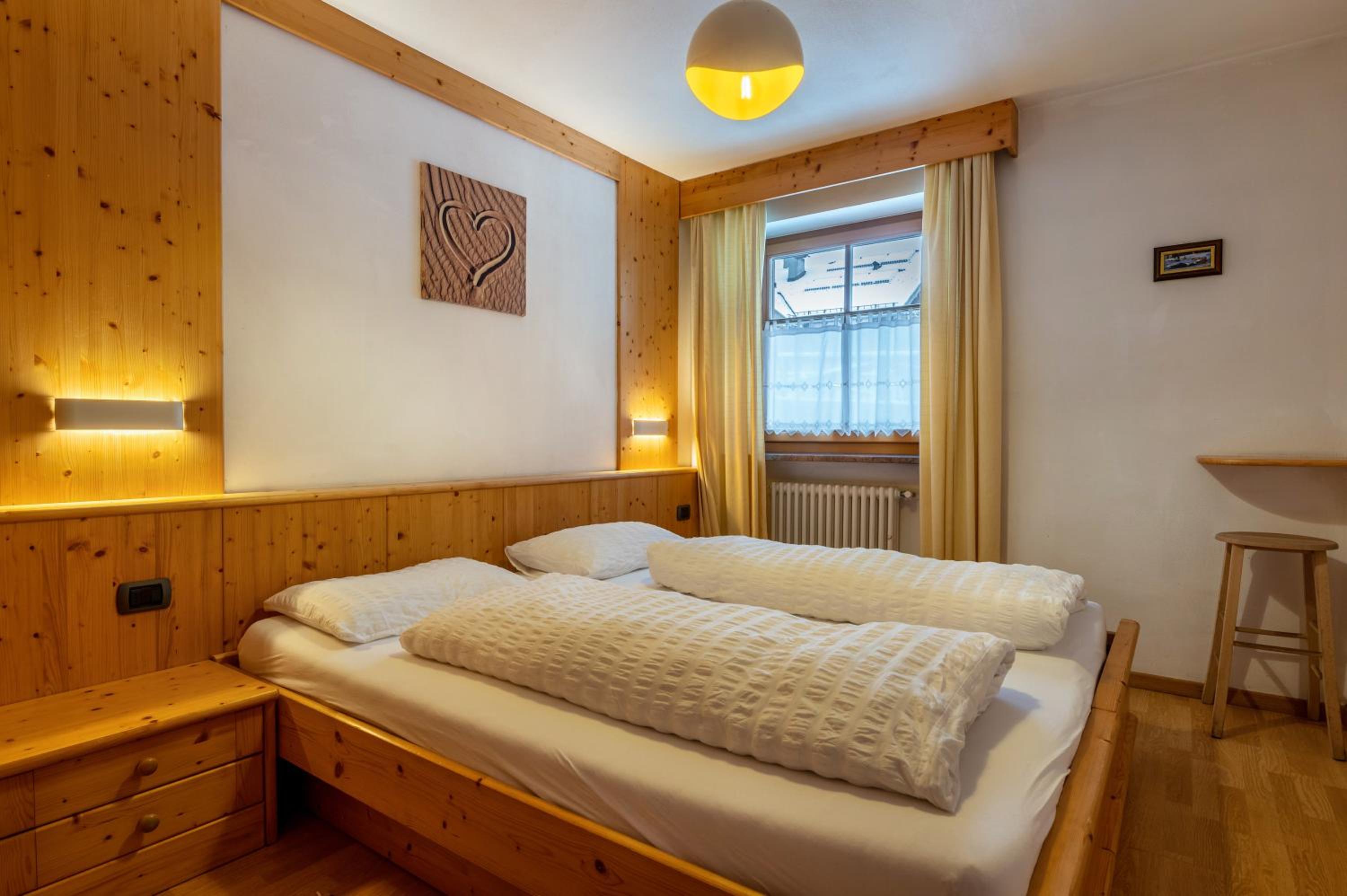 Two-Bedroom Apartment with Mountain View photo 2
