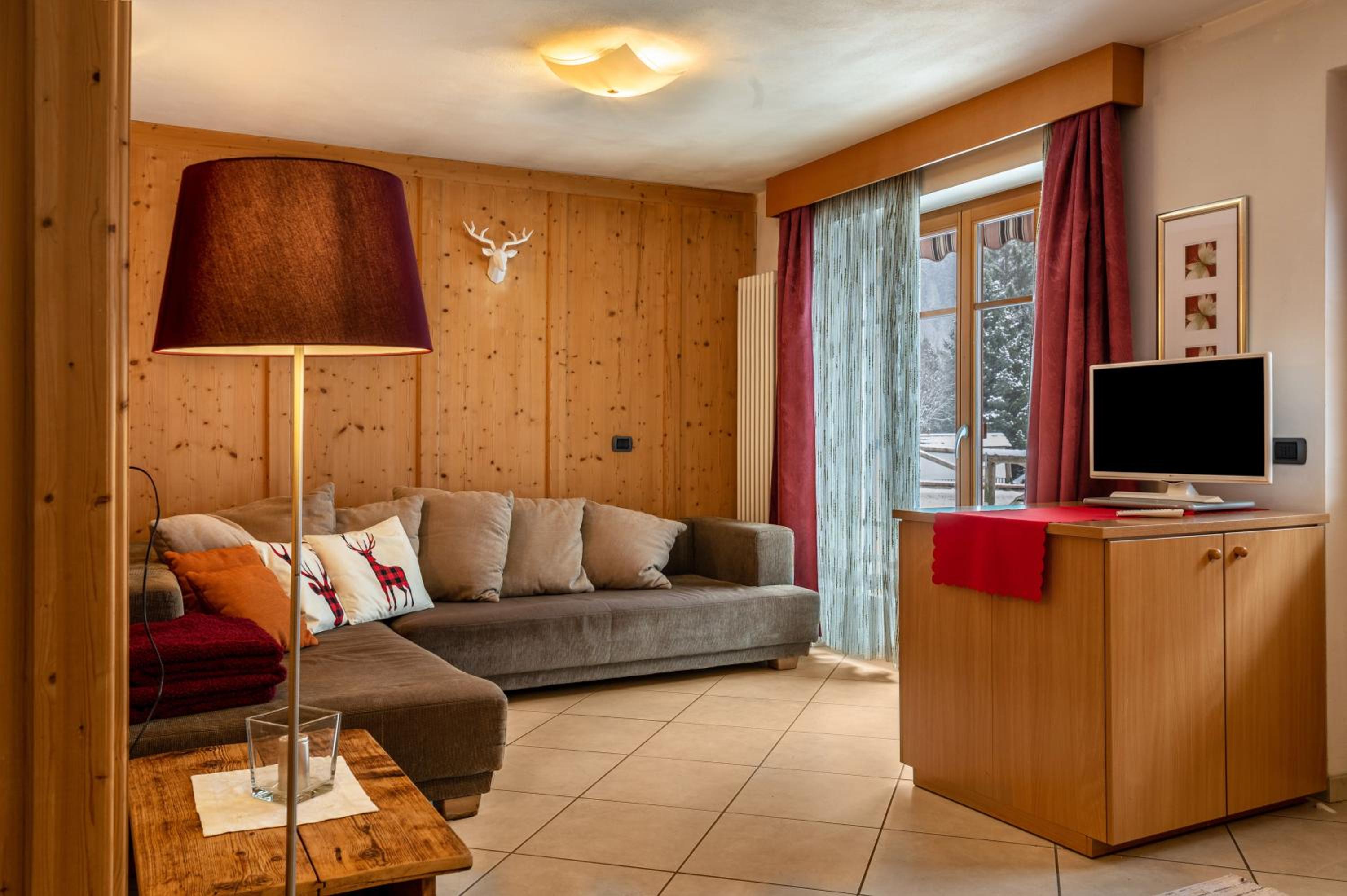 Two-Bedroom Apartment with Mountain View photo 1