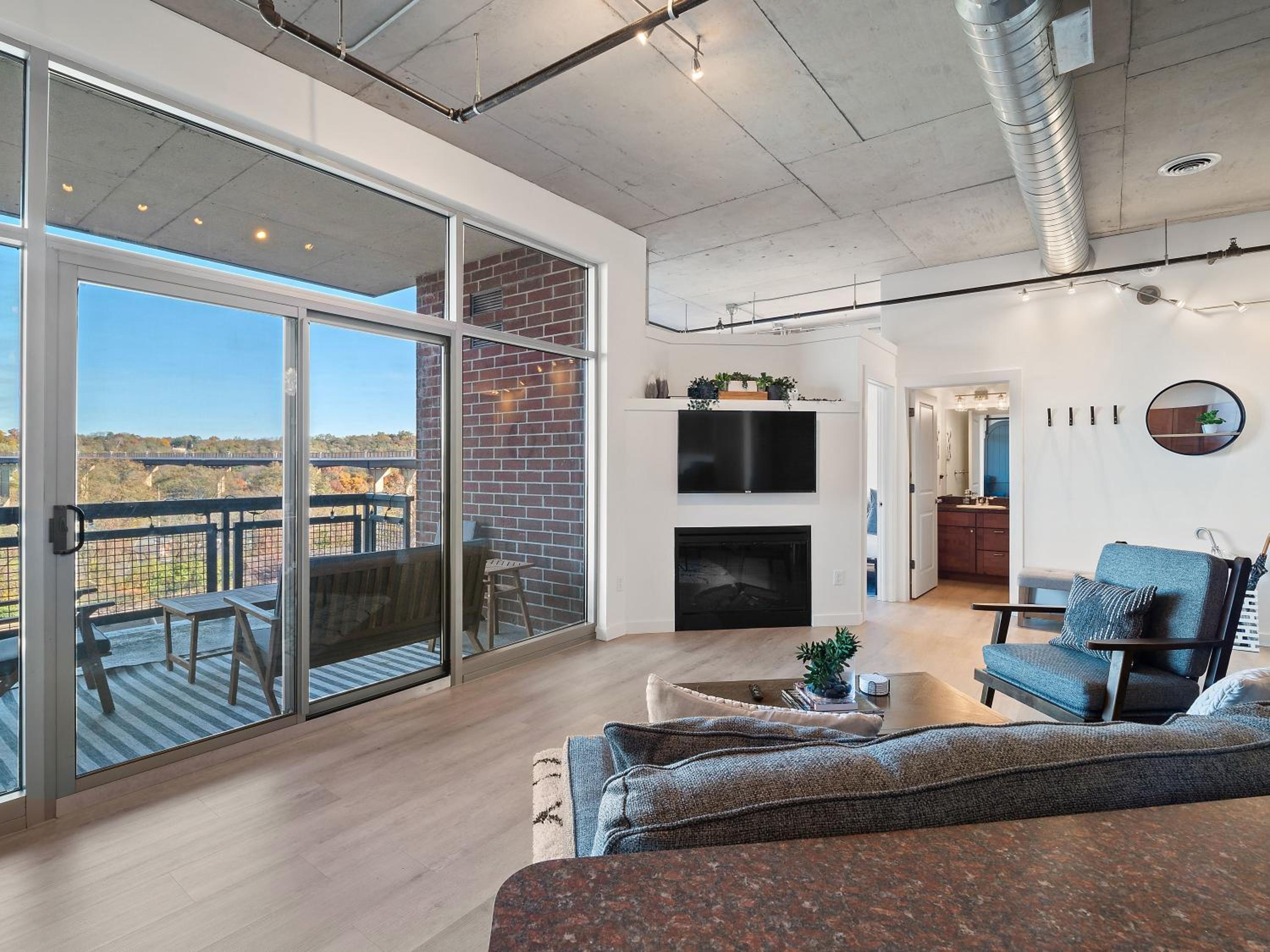 Apartment photo 2