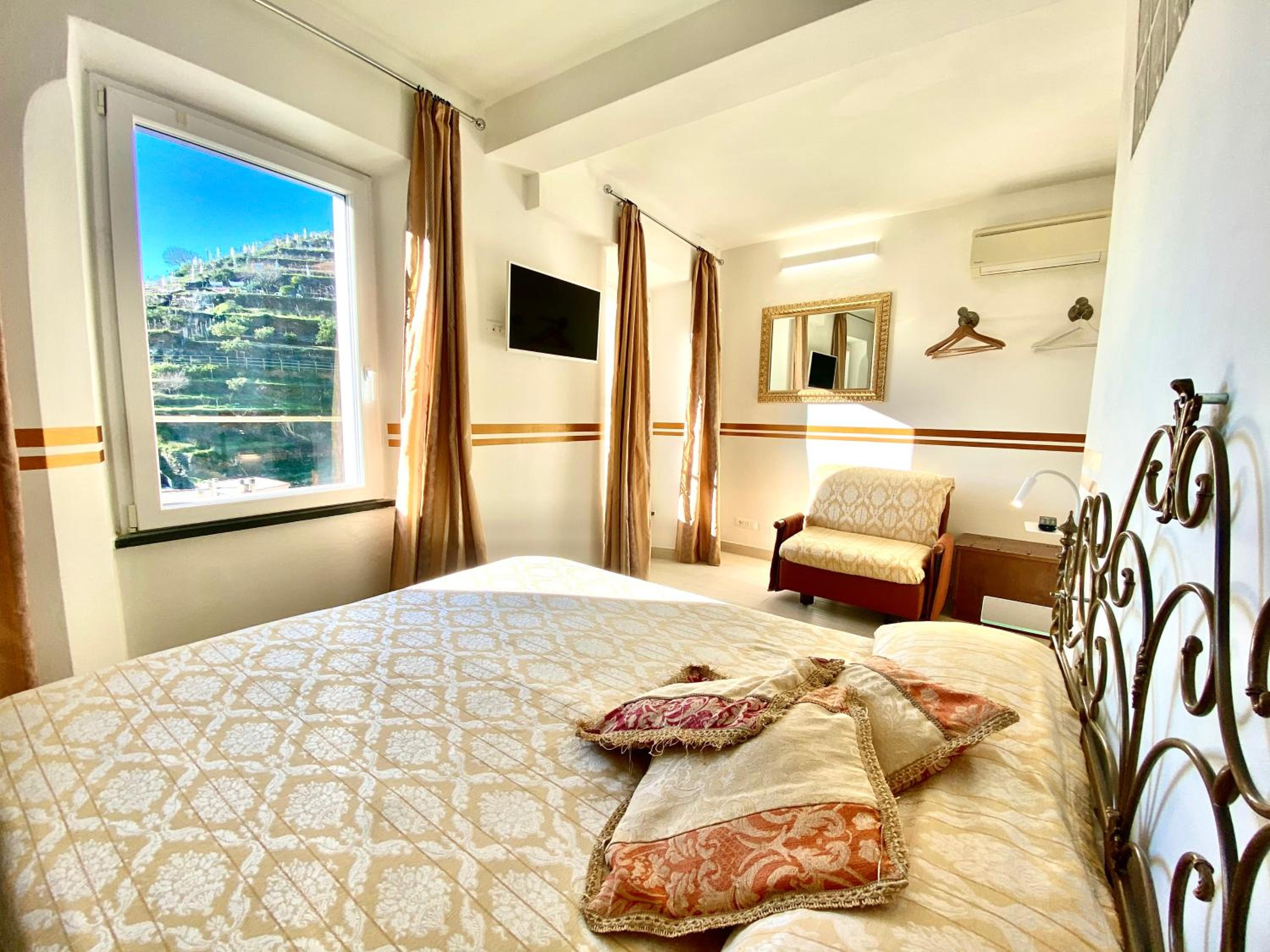 Deluxe Double Room with Sea View photo 2