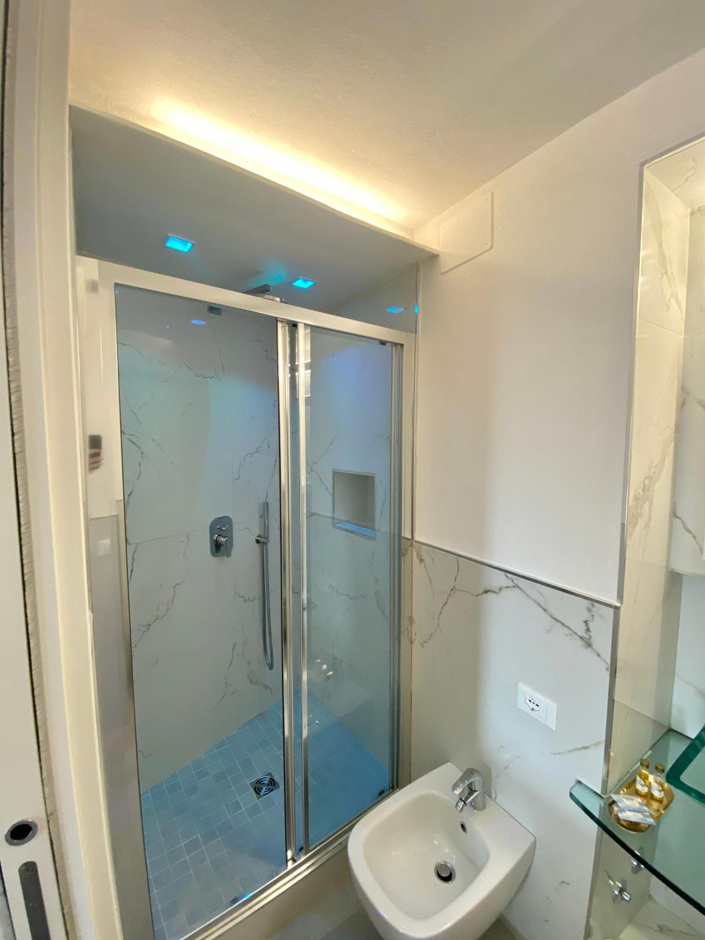 Standard Double or Twin Room photo 3