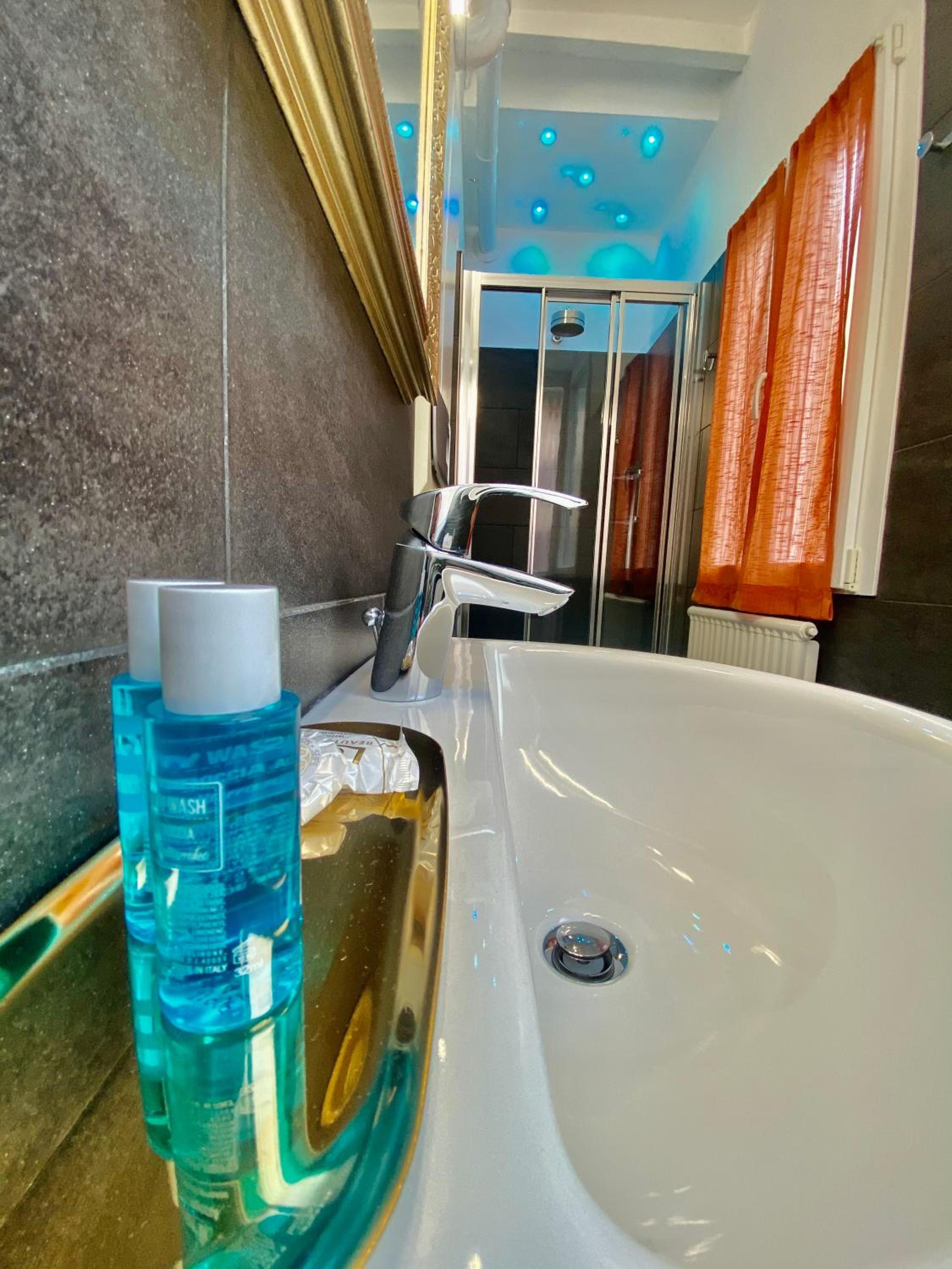 Deluxe Double Room with Balcony photo 2