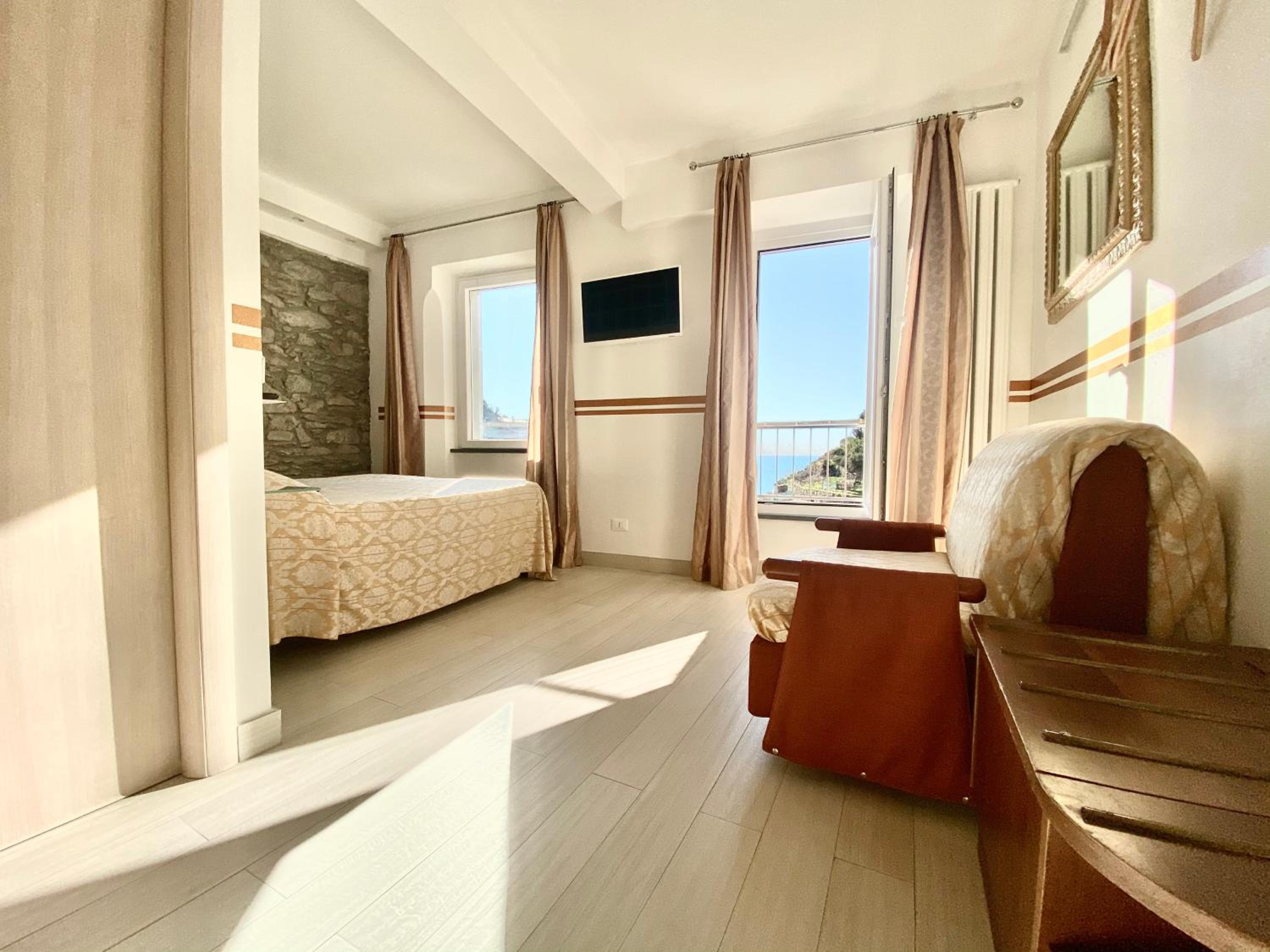 Superior Triple Room with Sea View photo 2