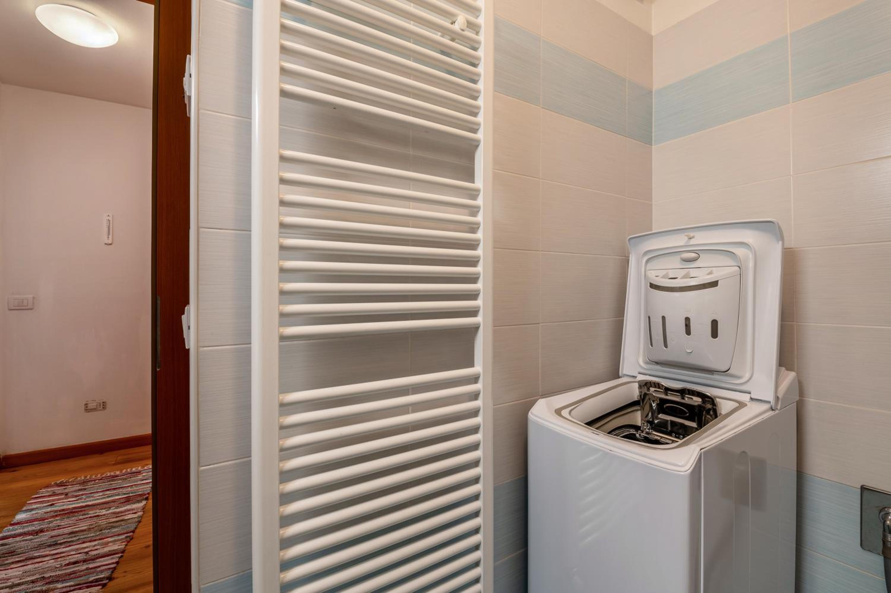 Apartment with Shower photo 2