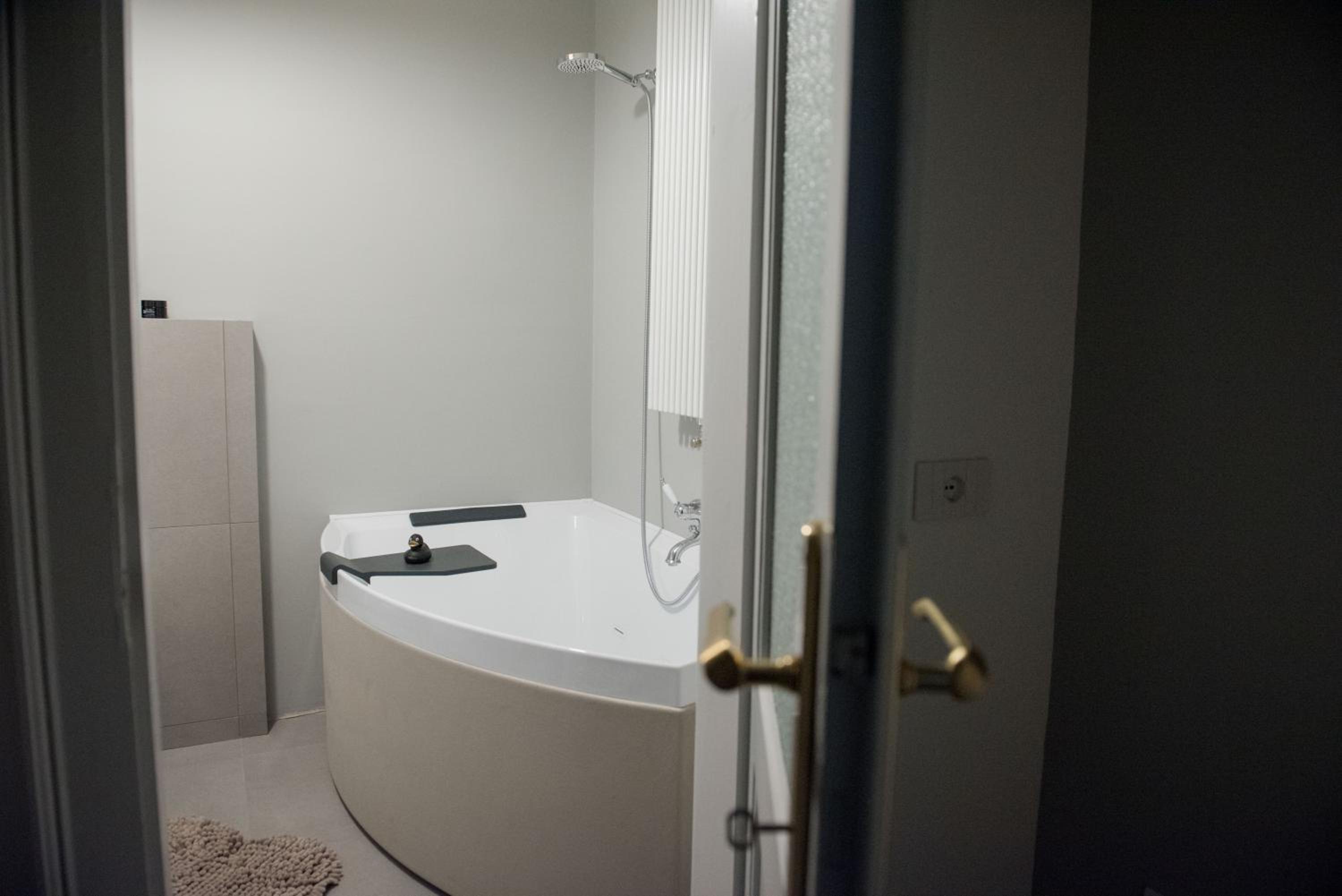 One-Bedroom Apartment - Photo 60