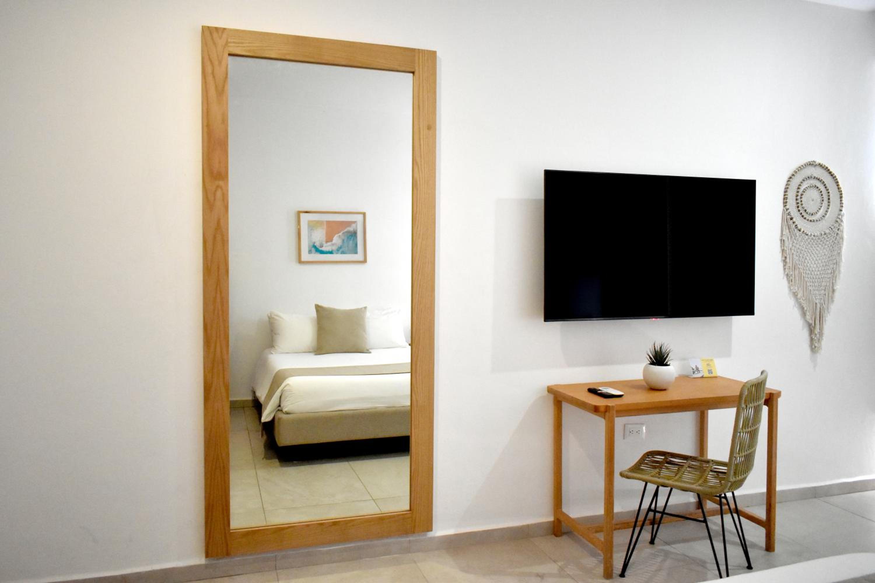 Deluxe Double Room with Two Double Beds - Photo 2